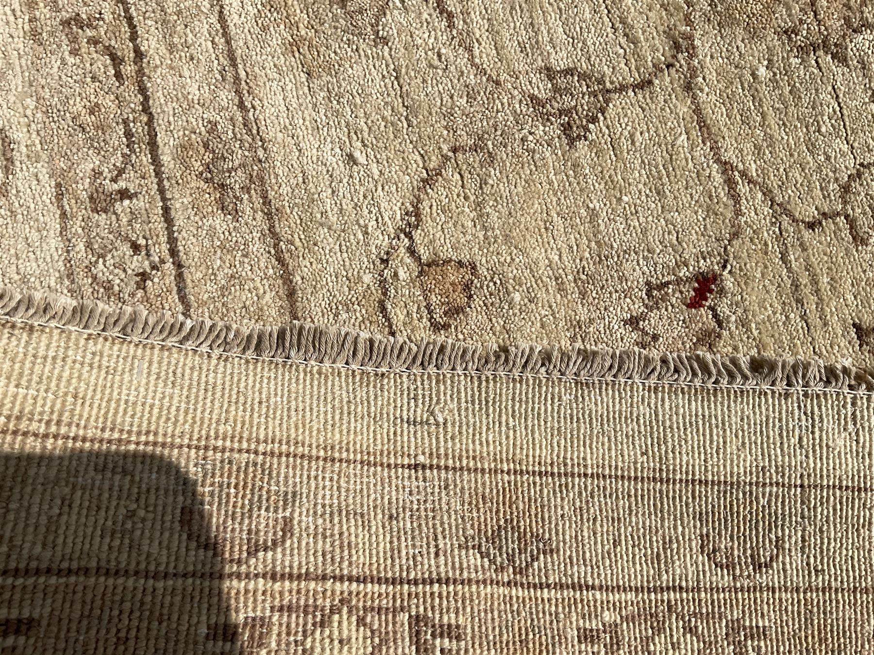 Persian beige ground carpet - Image 4 of 4