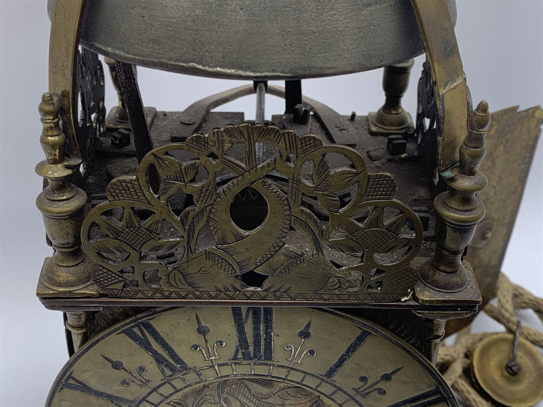 Brass lantern clock - Image 9 of 10