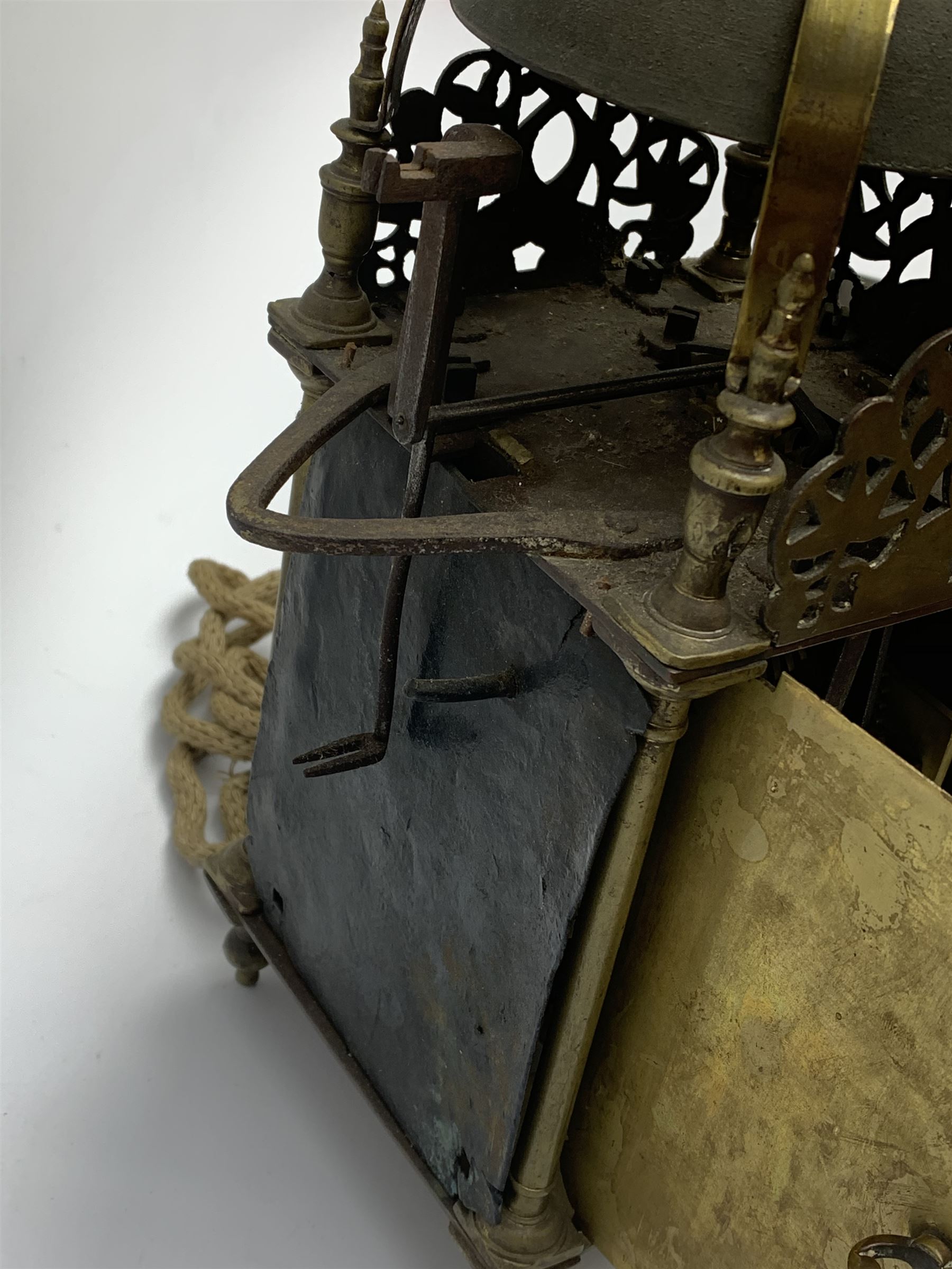 Brass lantern clock - Image 5 of 10