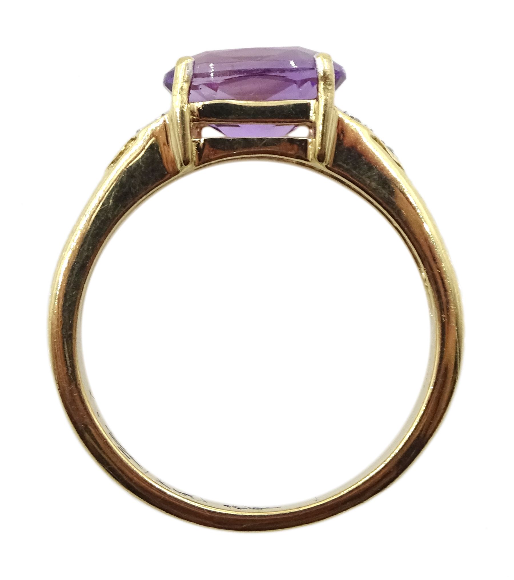 9ct gold oval amethyst and diamond ring - Image 4 of 4