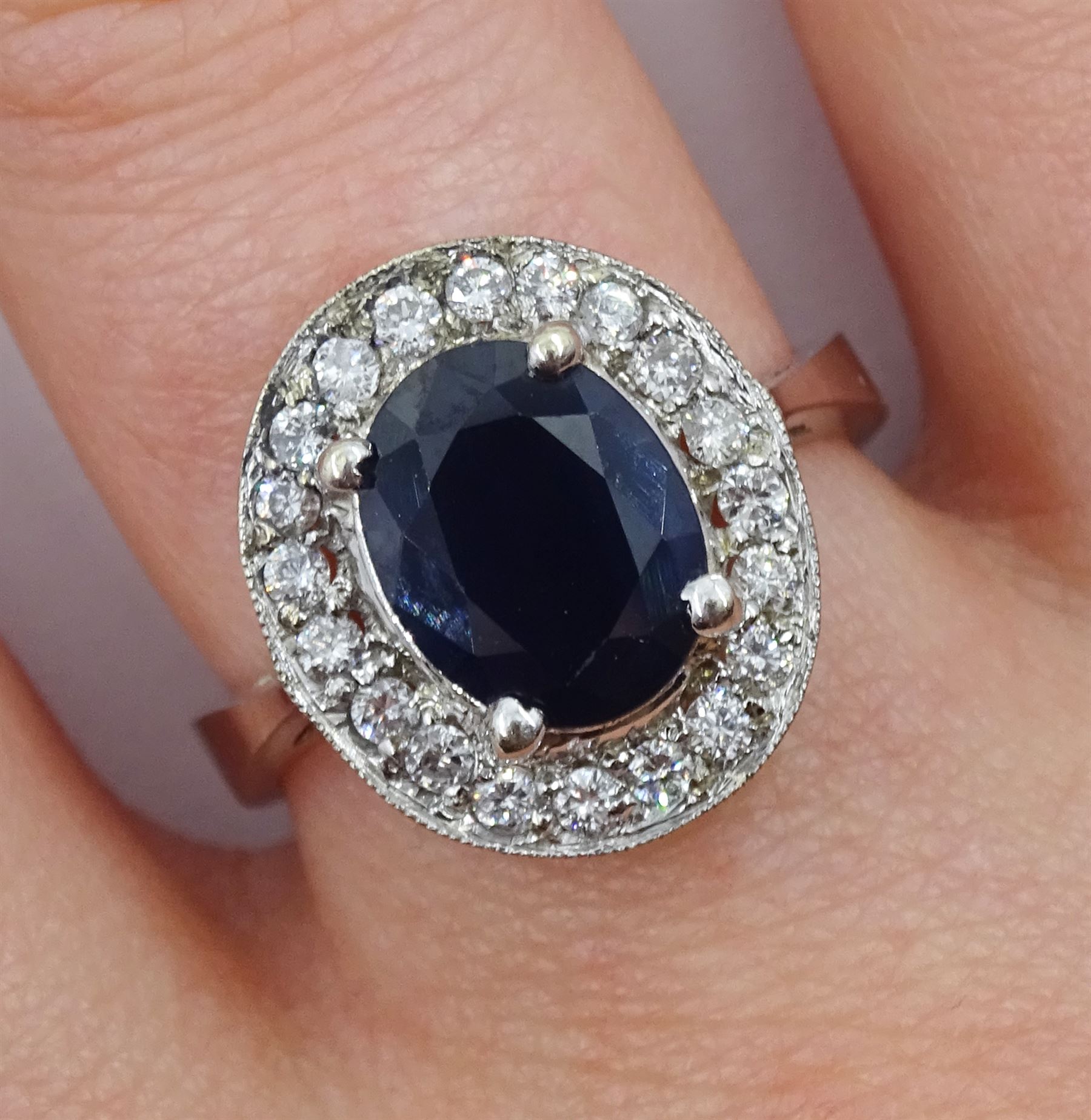 White gold oval sapphire and diamond cluster ring - Image 2 of 4