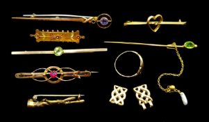 Victorian and later gold pins and brooches including 9ct gold pin set with a peridot