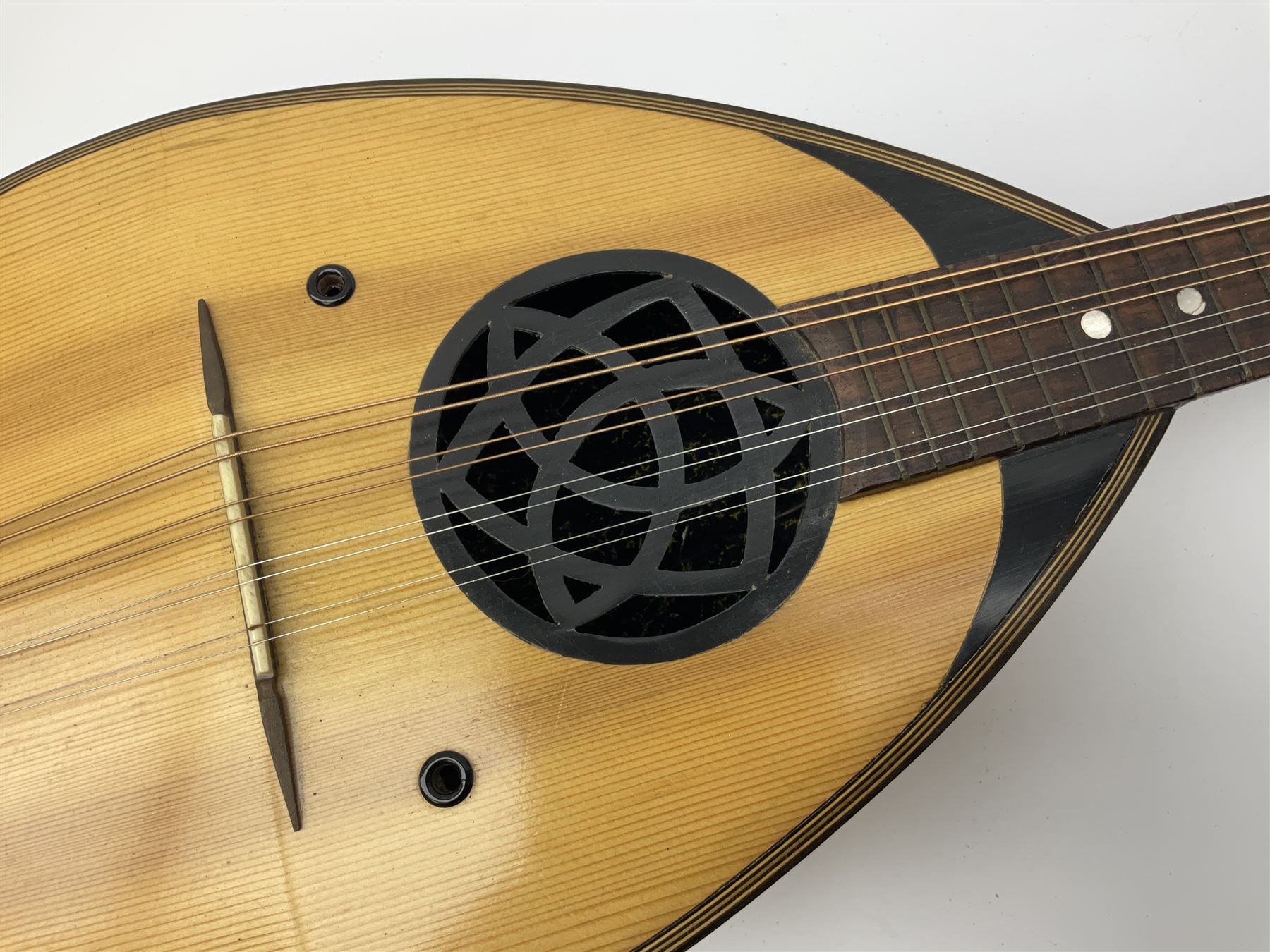Cased bowl back mandolin - Bild 4 aus 9