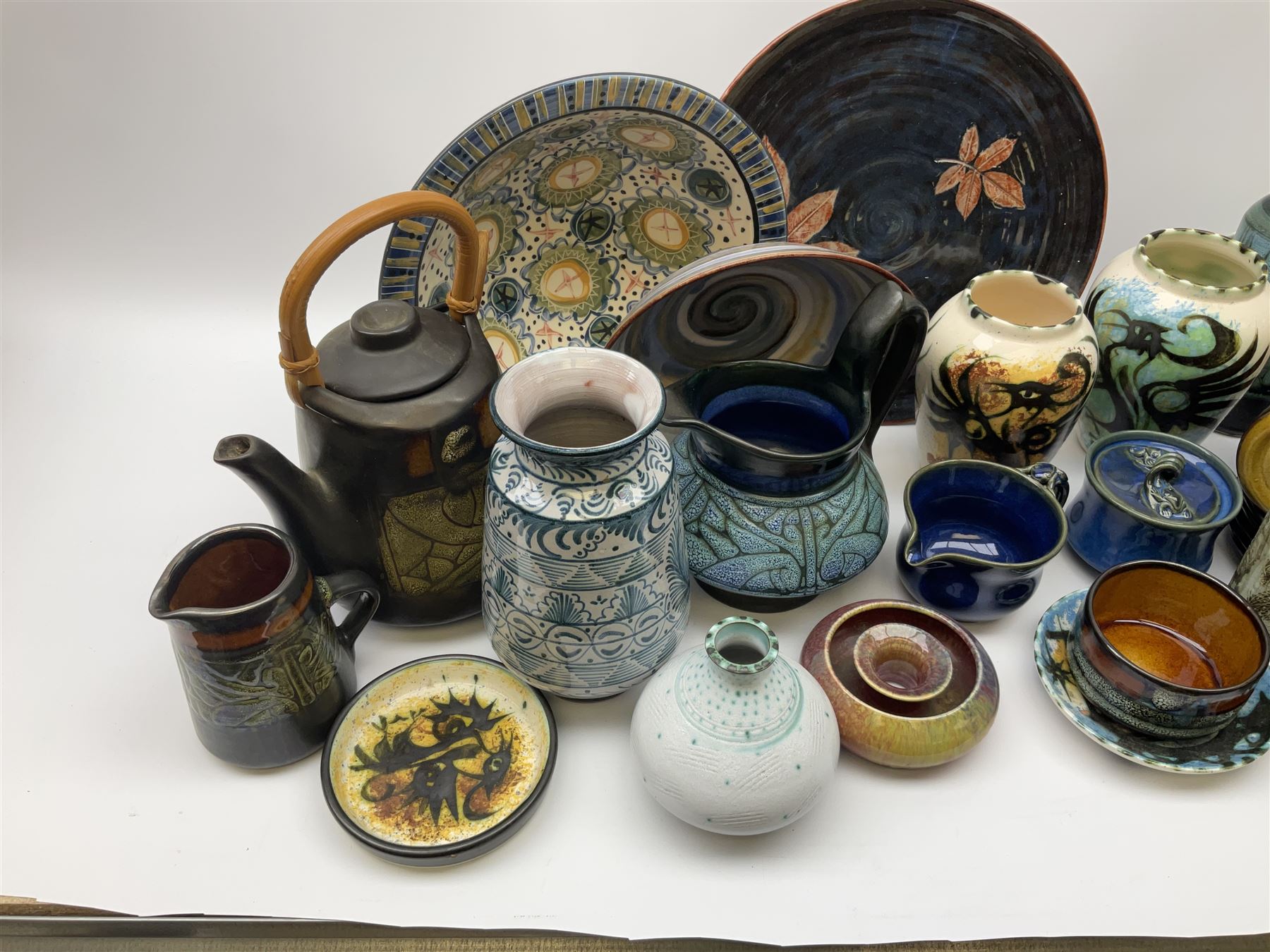 A group of assorted Studio Pottery - Bild 2 aus 6