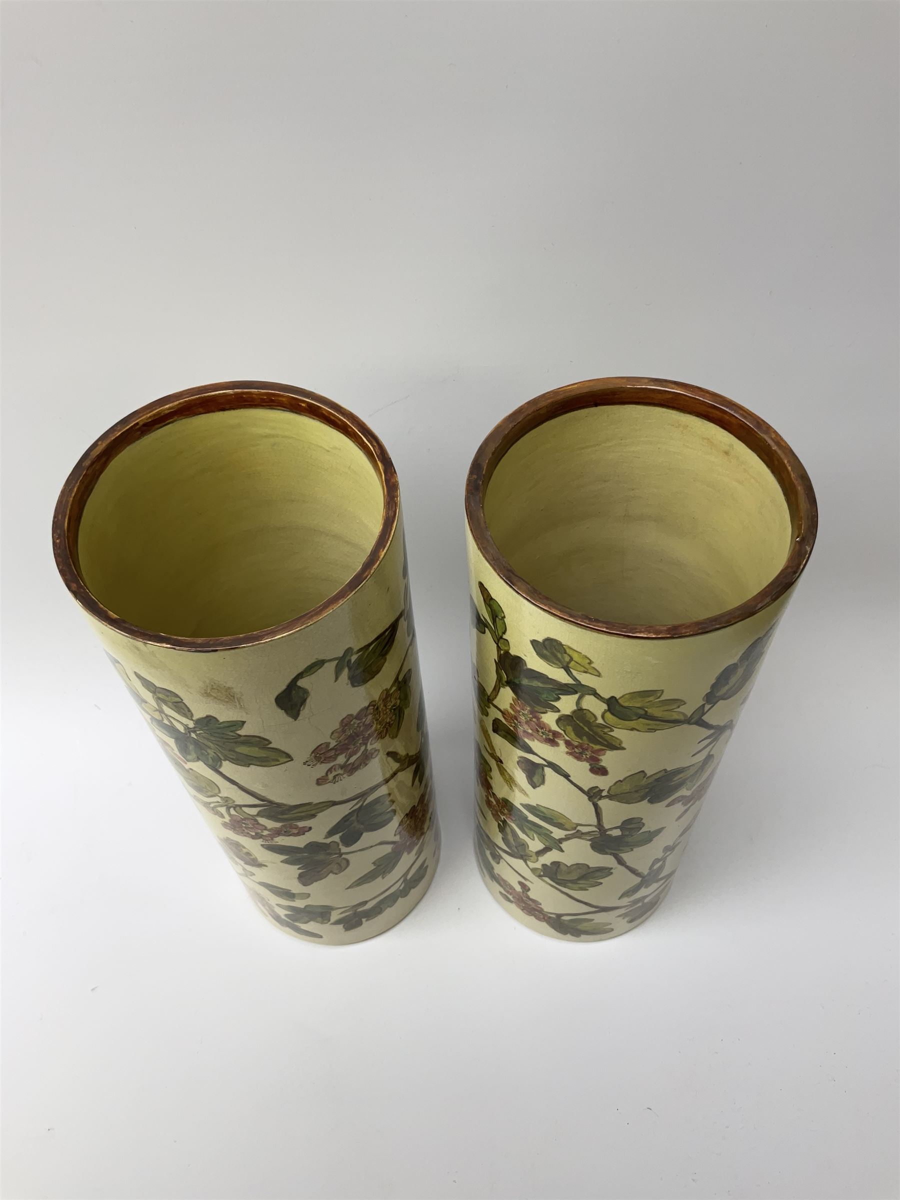 A pair of 19th century Doulton Lambeth vases - Bild 2 aus 8