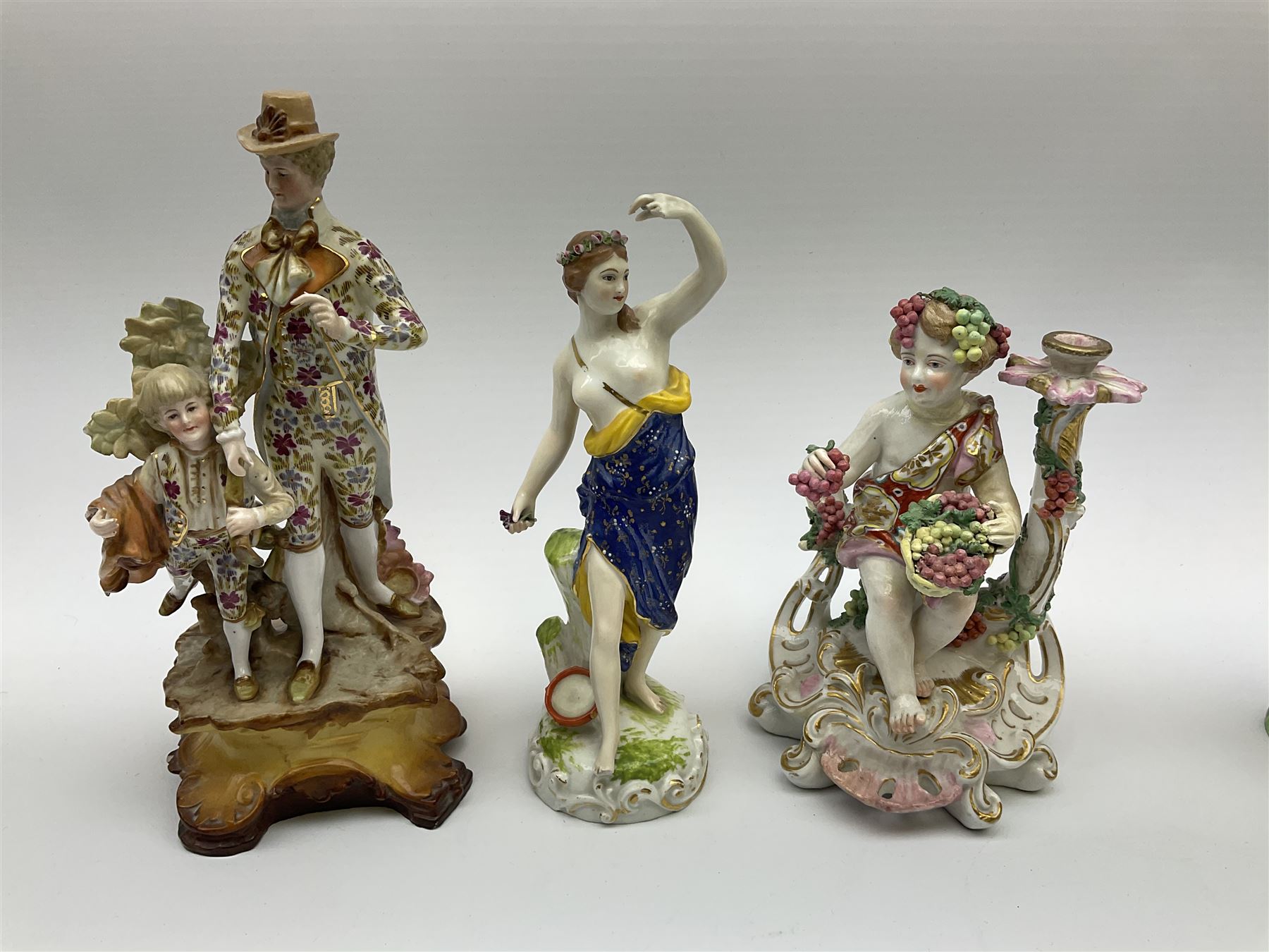 A group of assorted figures - Bild 2 aus 7