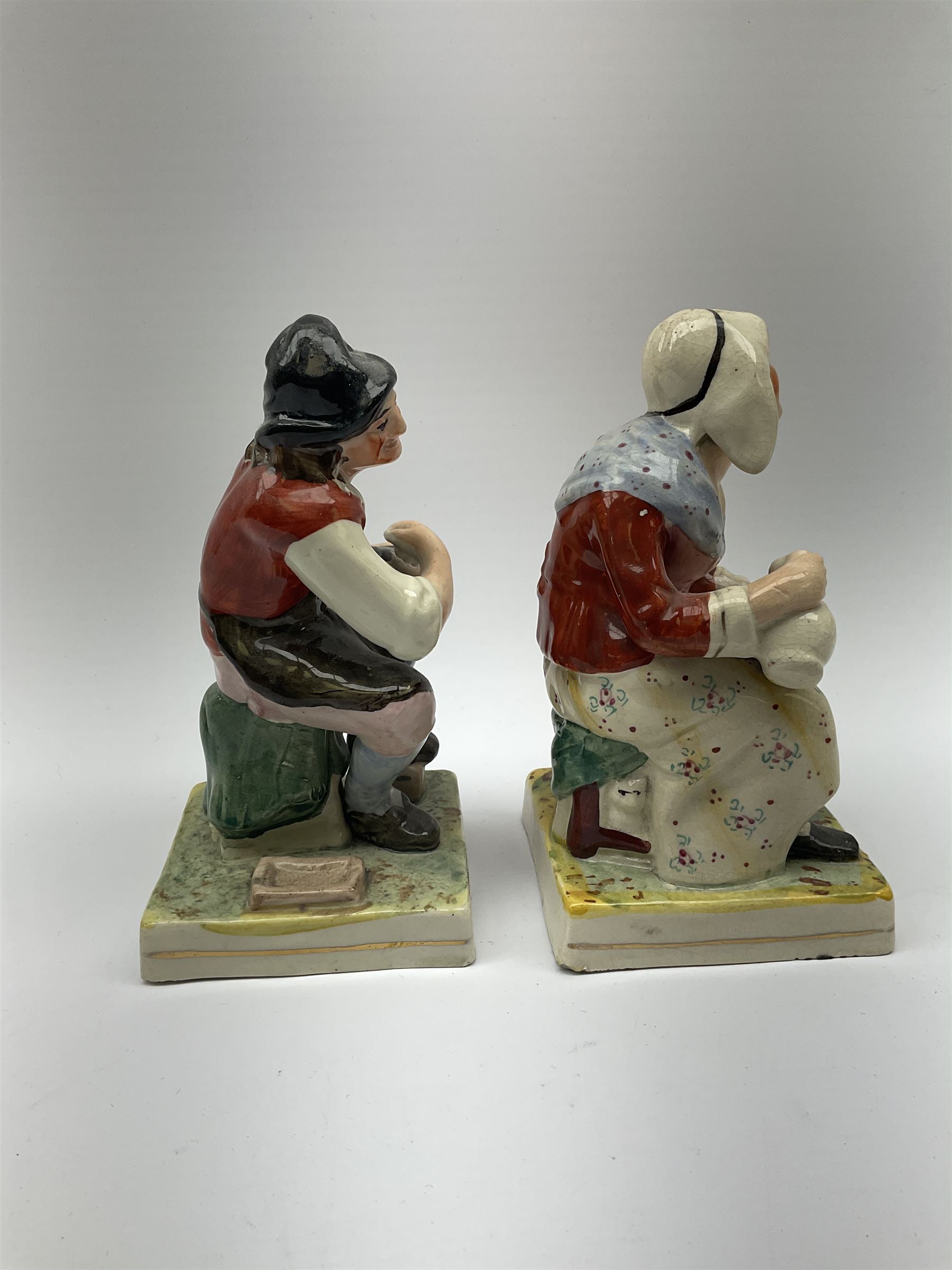 A pair of Staffordshire figures - Bild 2 aus 4