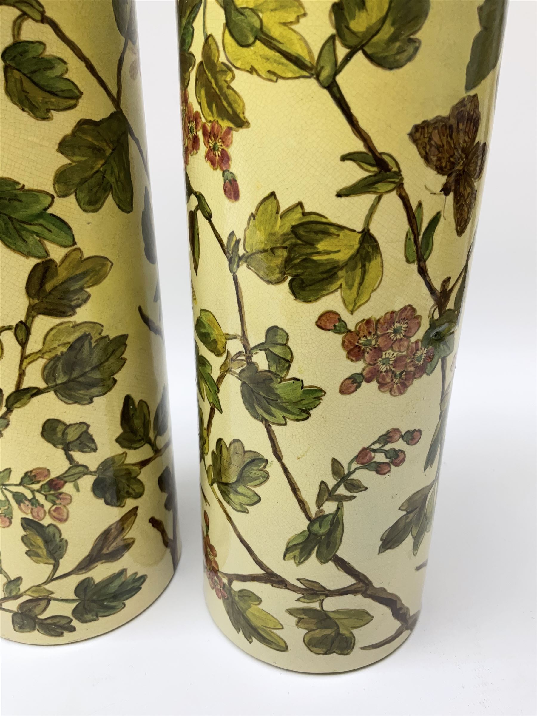 A pair of 19th century Doulton Lambeth vases - Bild 6 aus 8