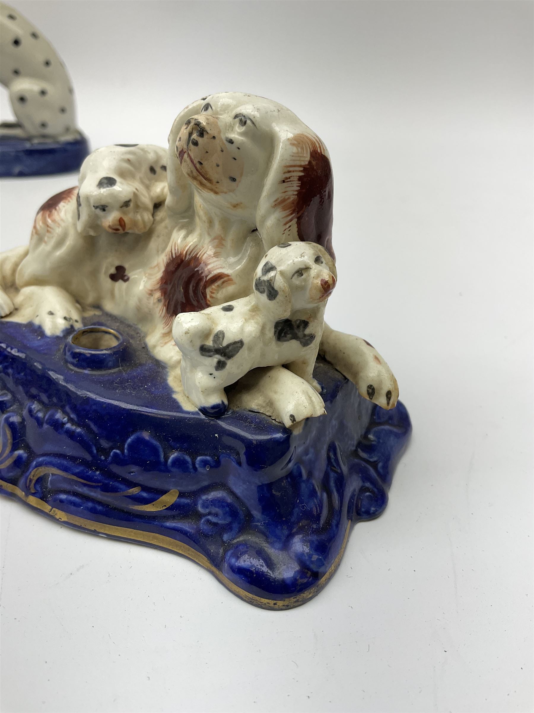 A Victorian Staffordshire figure group pen holder modelled as a Spaniel and puppies - Bild 5 aus 7