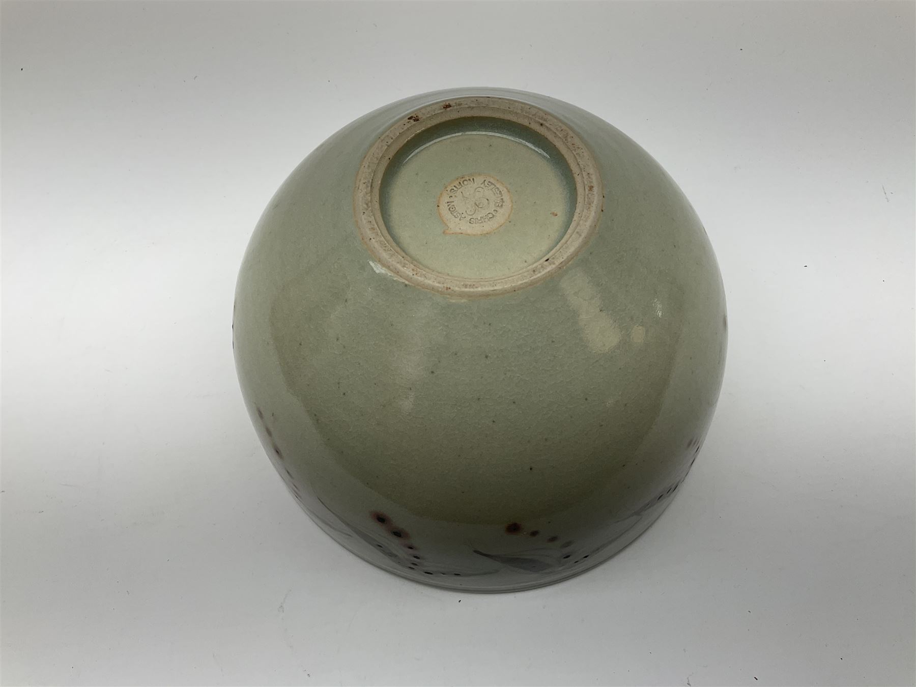 Chris Ashton studio pottery bowl with foliate boarder - Image 3 of 3