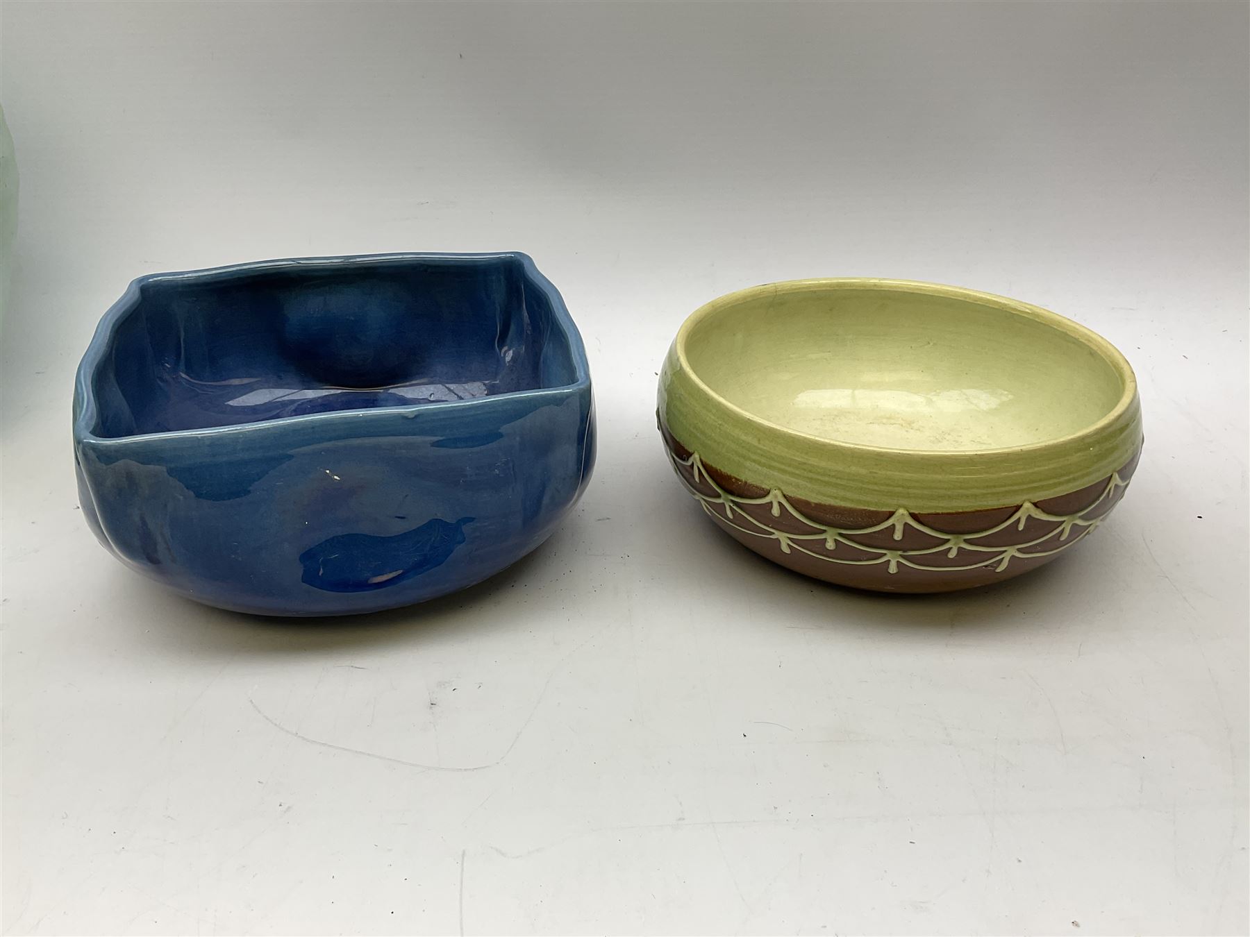 A group of assorted pottery - Bild 4 aus 10