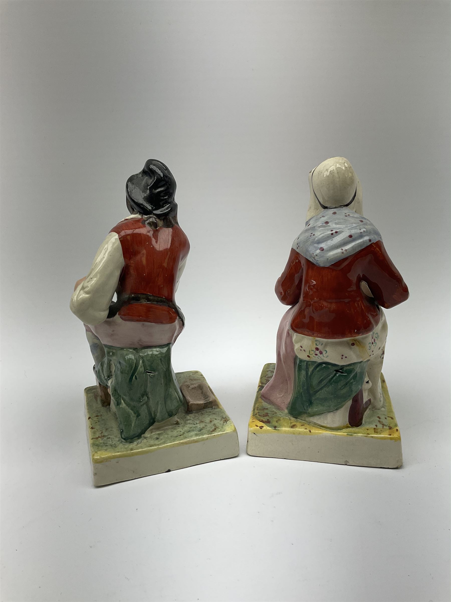 A pair of Staffordshire figures - Bild 3 aus 4