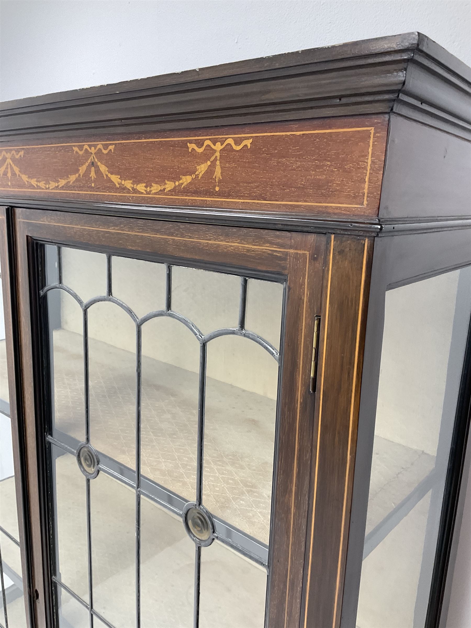 Edwardian inlaid mahogany display cabinet - Image 2 of 3