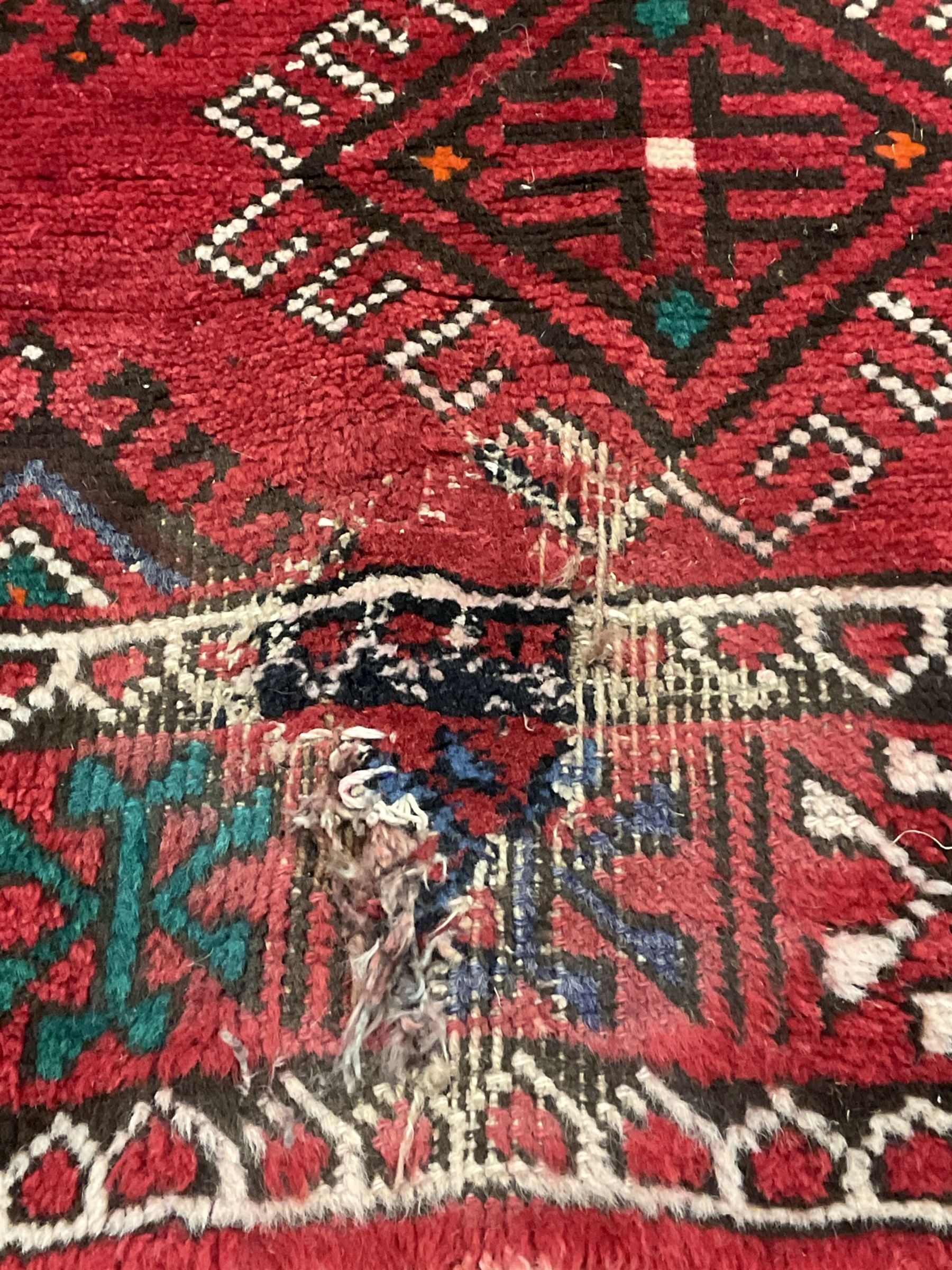 Turkish red ground rug - Image 3 of 4