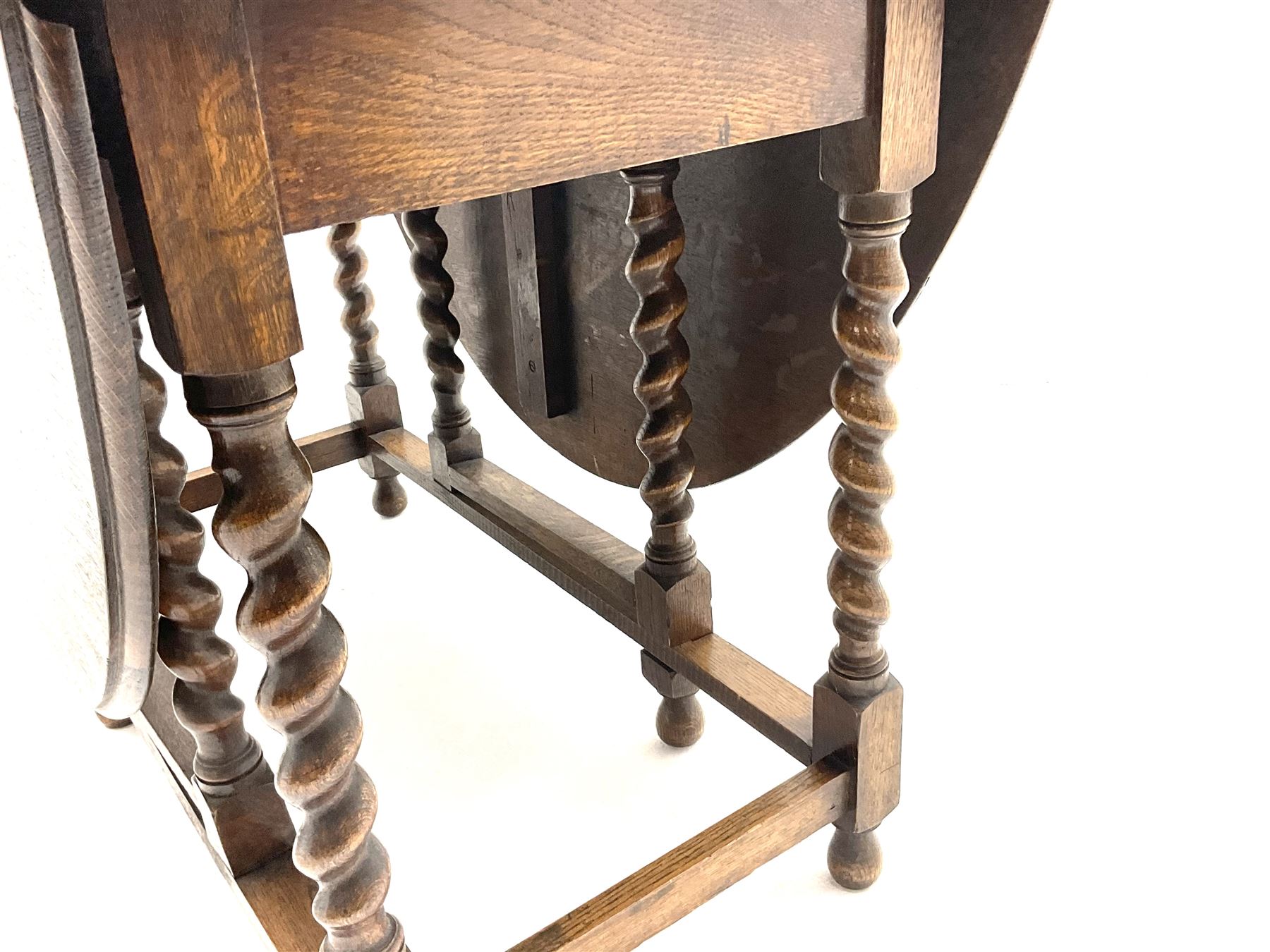 Early 20th century oak barley twist gateleg dining table (W156cm - Image 5 of 5