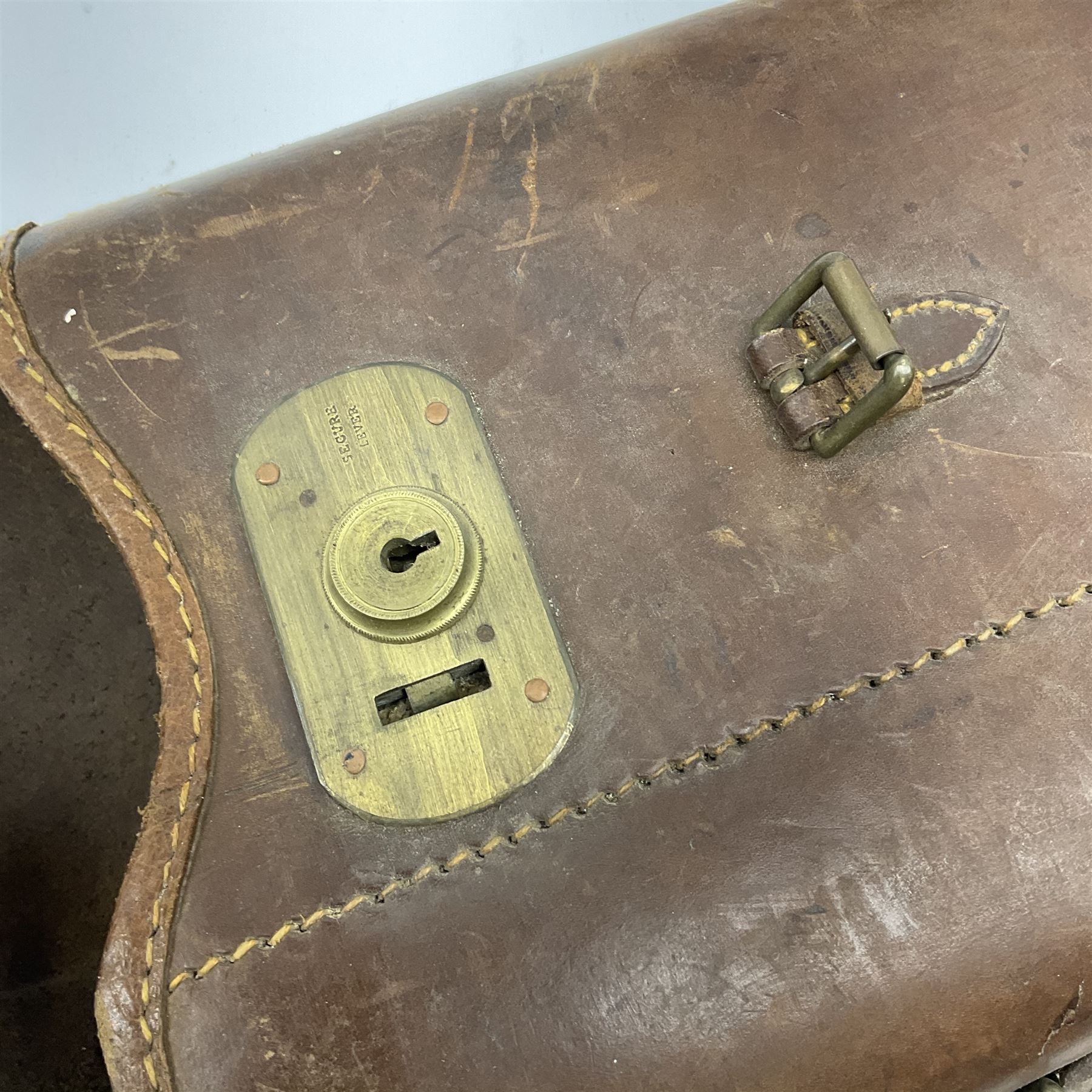 Leather leg-o-mutton shotgun case to accommodate 76cm (30") barrels - Image 3 of 3