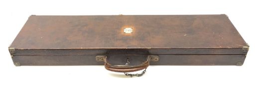 Rexine covered oak shotgun case with baize lined fitted interior to accommodate 74cm barrels