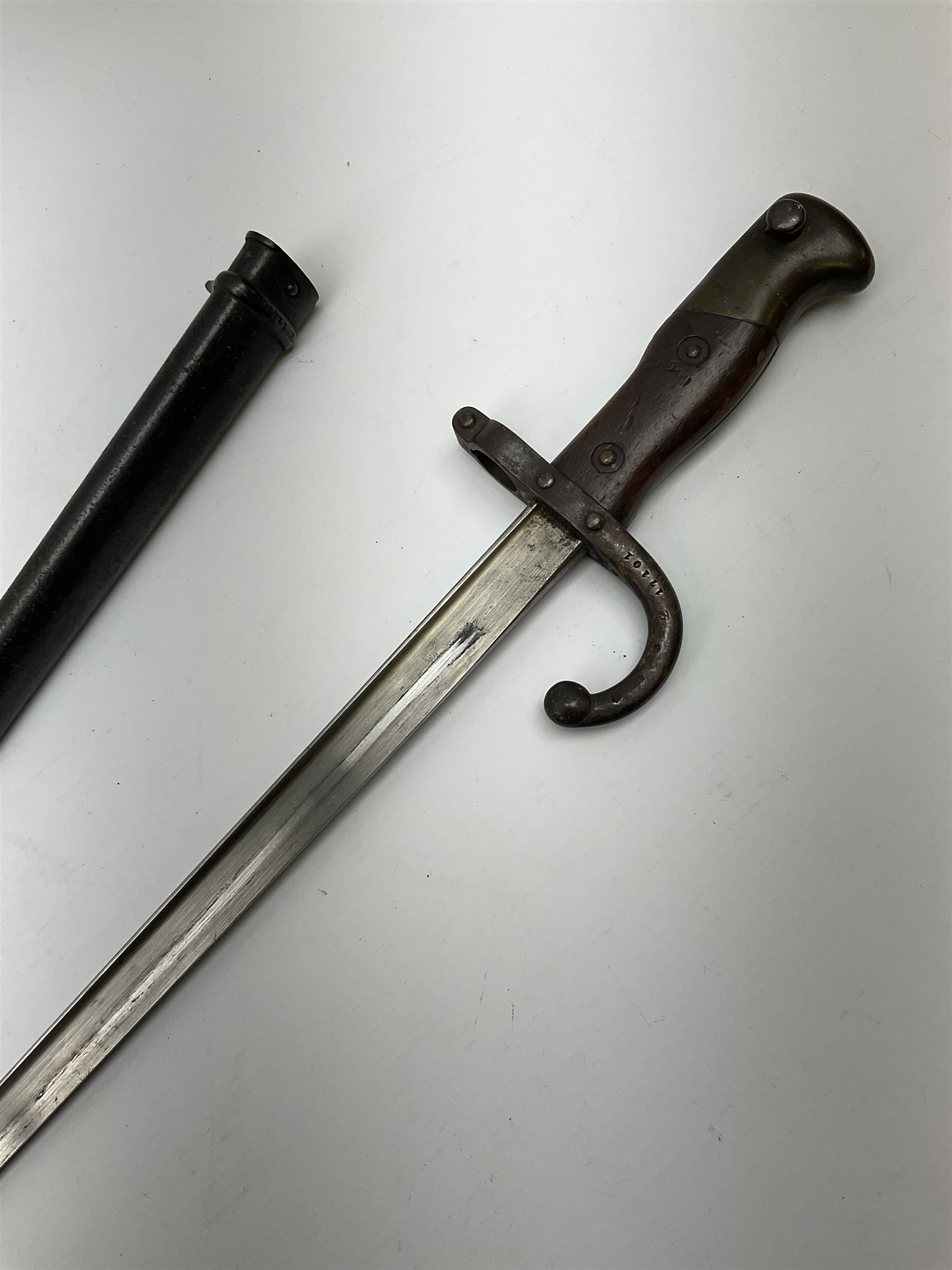 French Model 1874 epee/gras bayonet the 52cm steel piped back blade inscribed St. Etienne Avril 1877 - Bild 2 aus 6