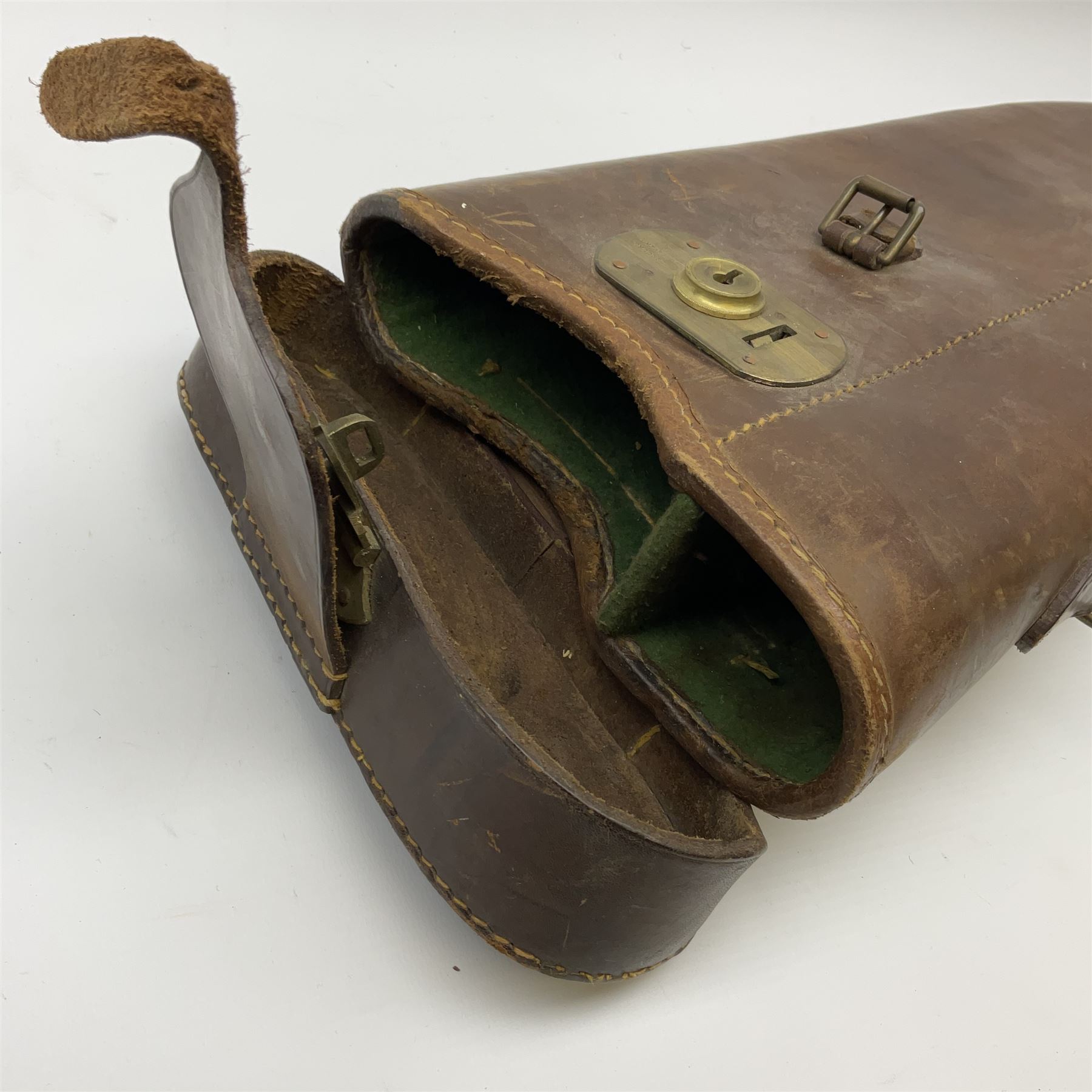 Leather leg-o-mutton shotgun case to accommodate 76cm (30") barrels - Image 2 of 3