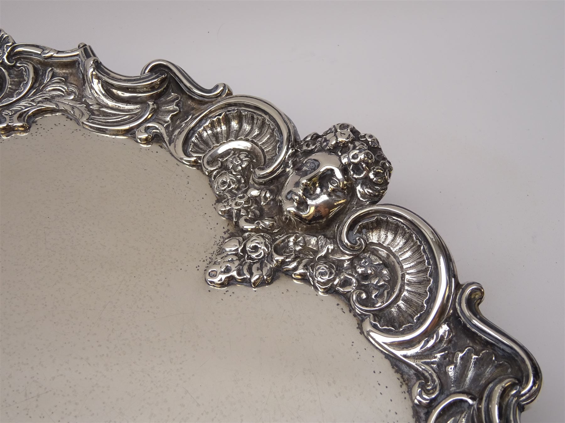 Large and impressive early 20th century Georgian style silver salver - Image 4 of 10