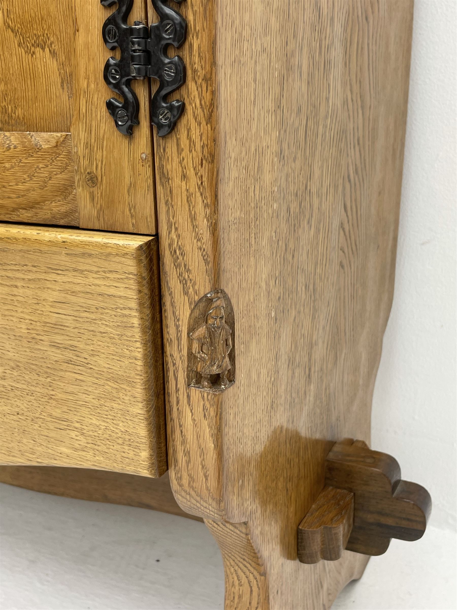 ‘Gnomeman’ adzed oak dresser - Image 5 of 6