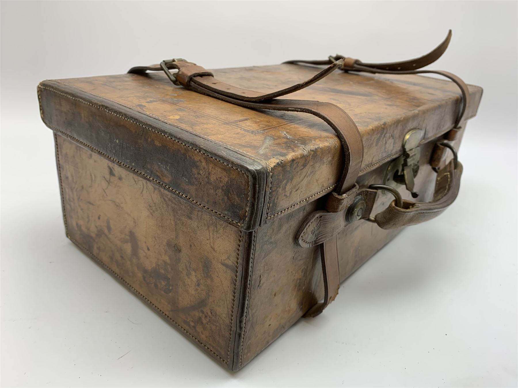 Late 19th/early 20th century leather gun cartridge case - Image 3 of 8