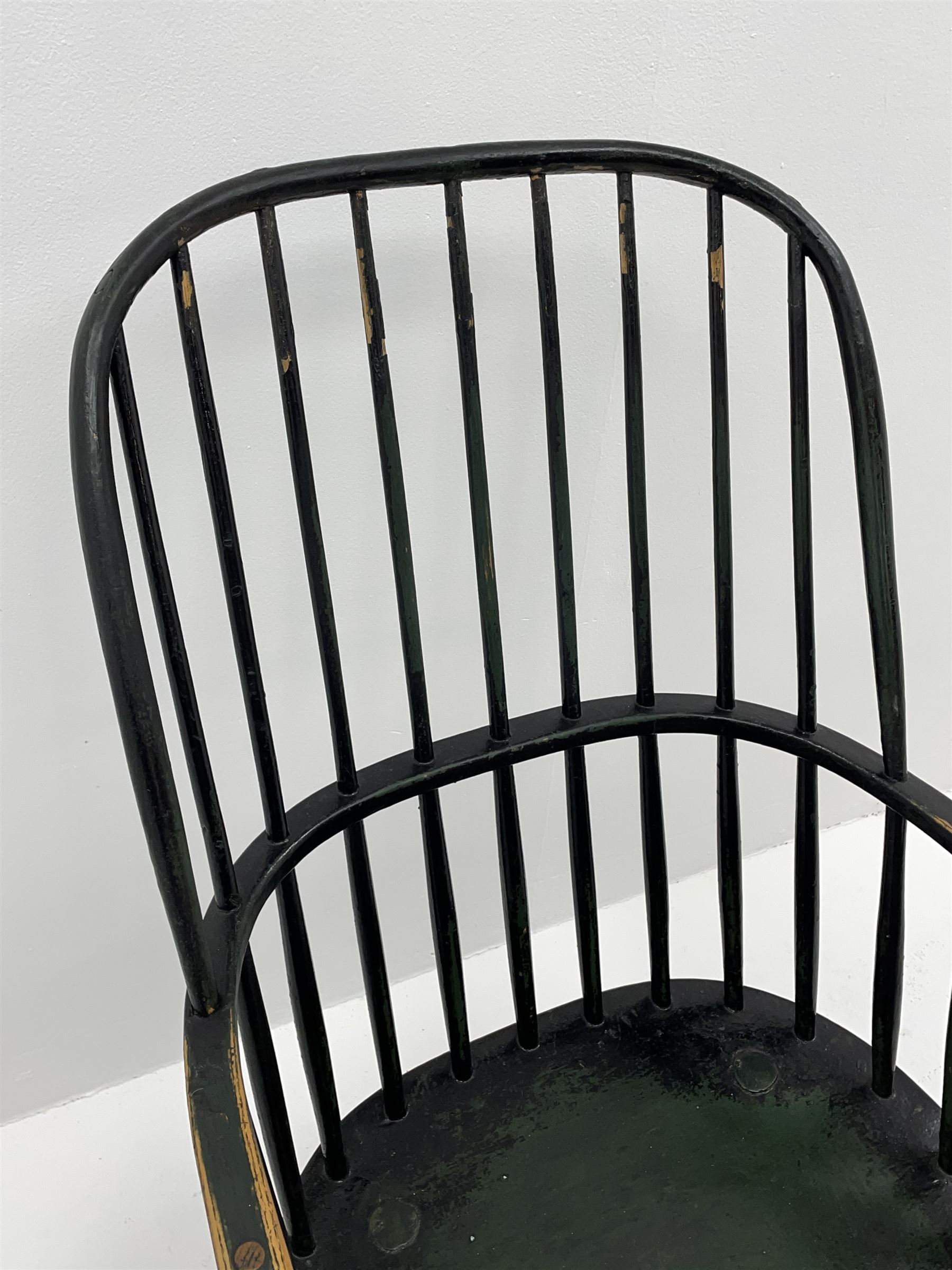 18th century West Country ash and elm Windsor armchair - Image 3 of 7