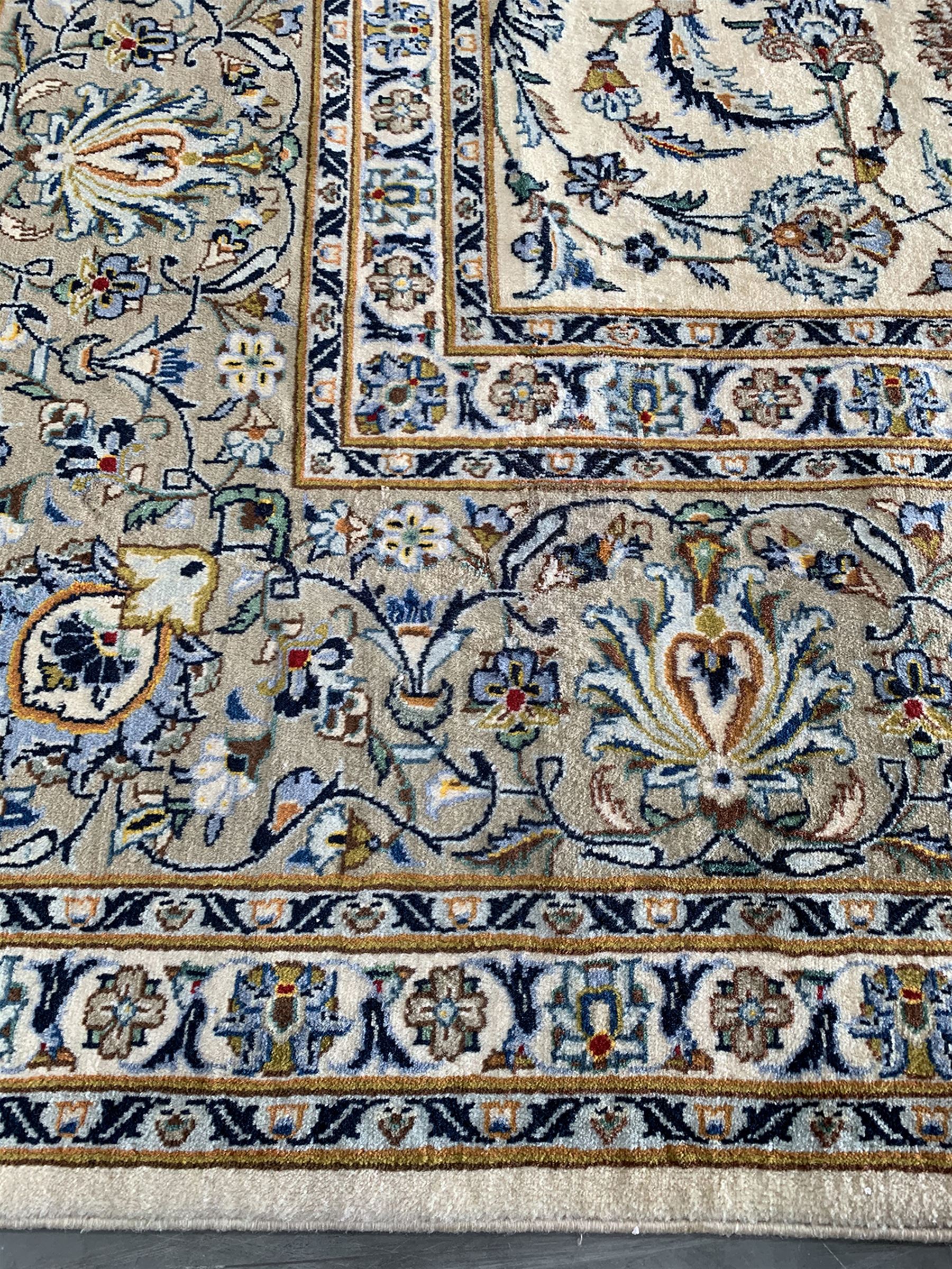 Large Fine Kashan carpet - Image 5 of 6