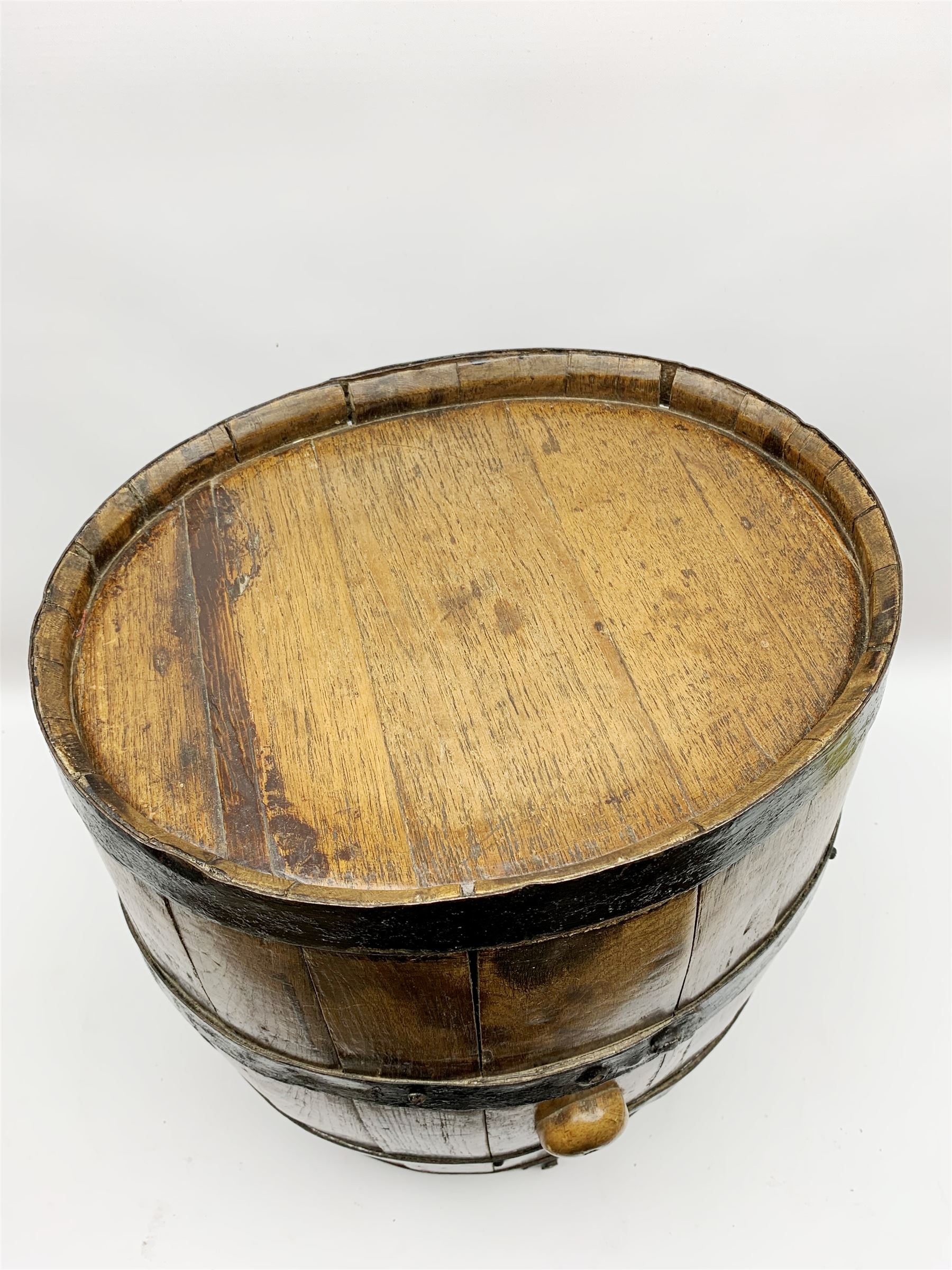 19th century oak and metal bound coopered barrel - Image 2 of 5