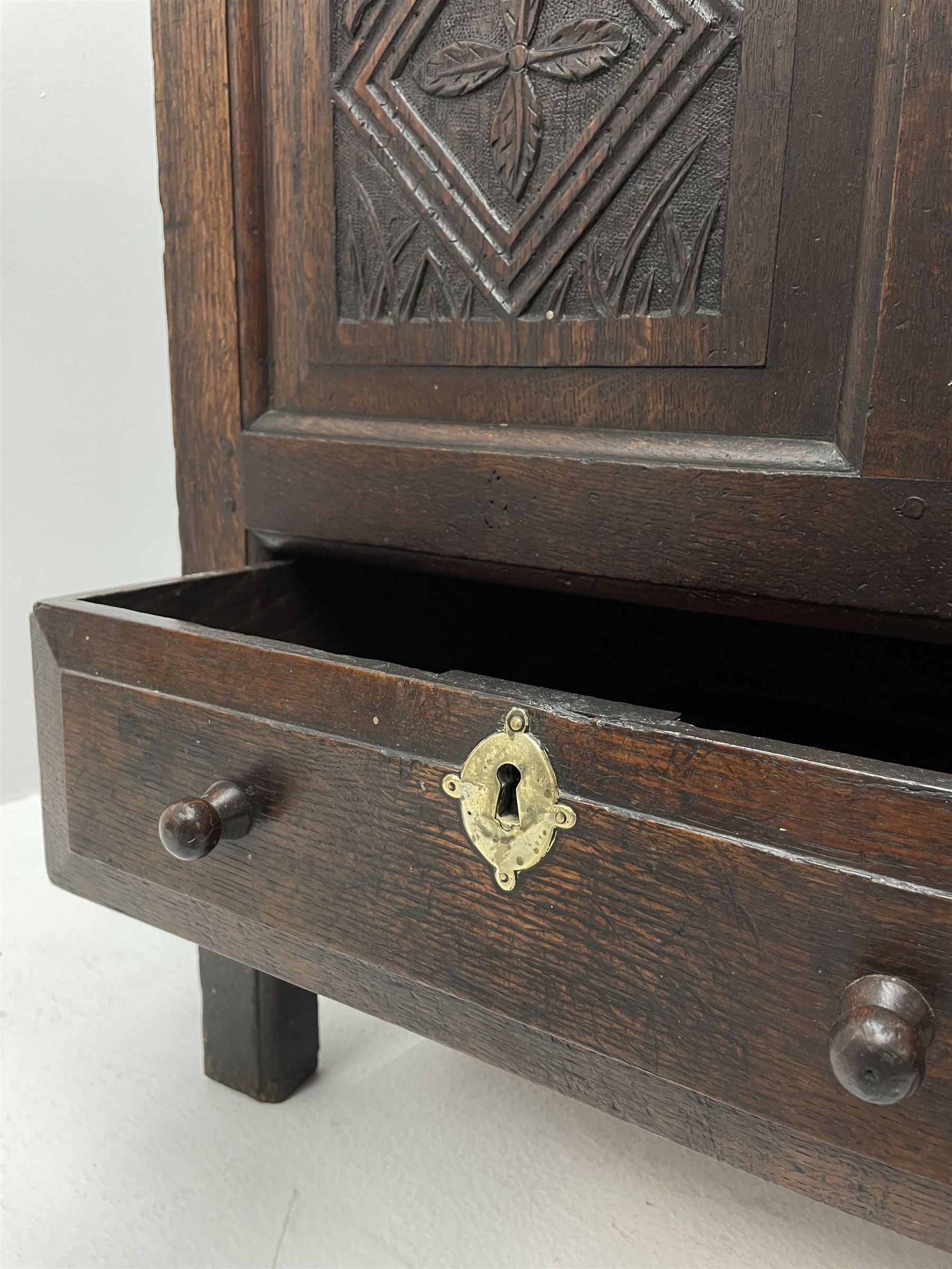 18th century oak blanket mule chest - Image 4 of 5