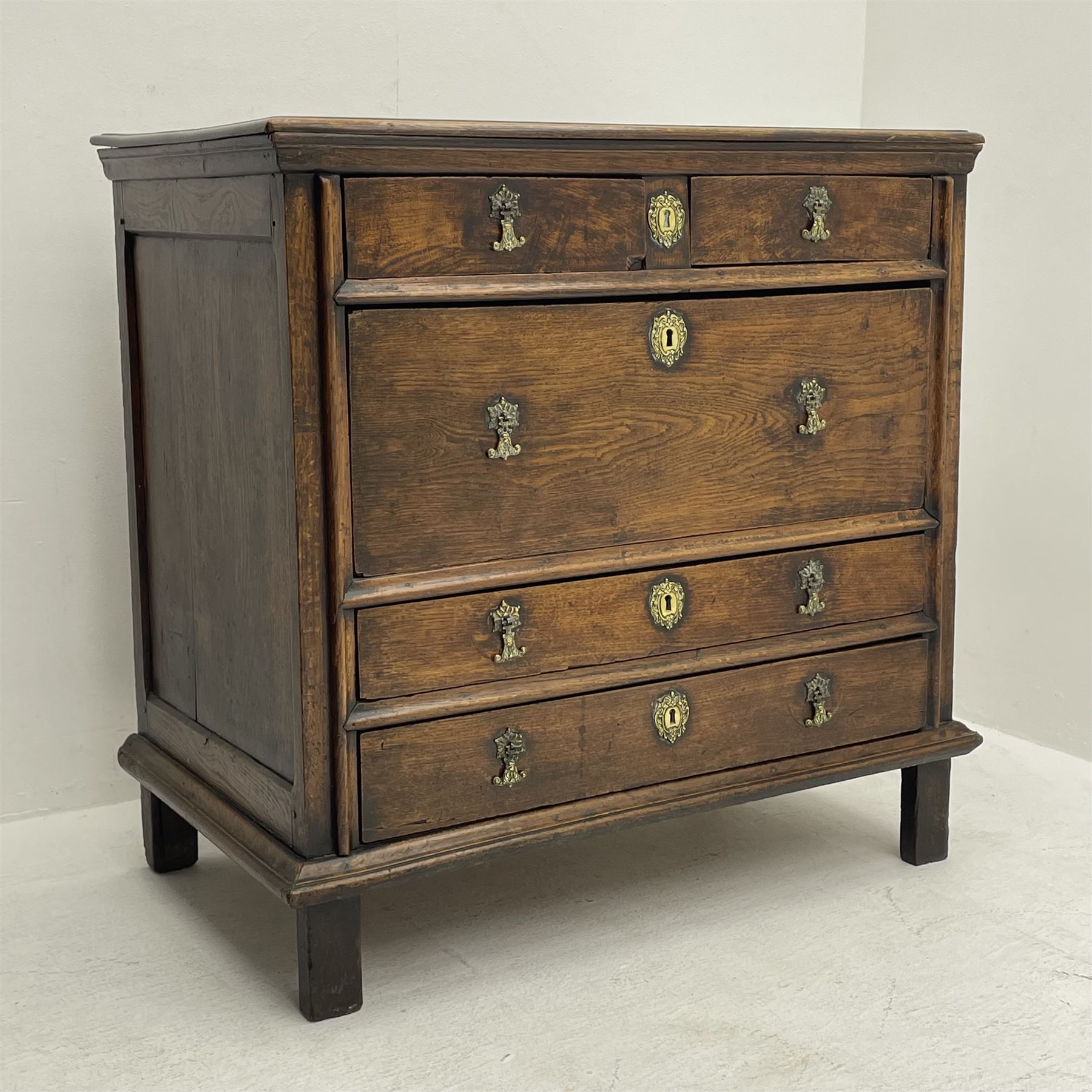 18th century oak chest - Image 2 of 5