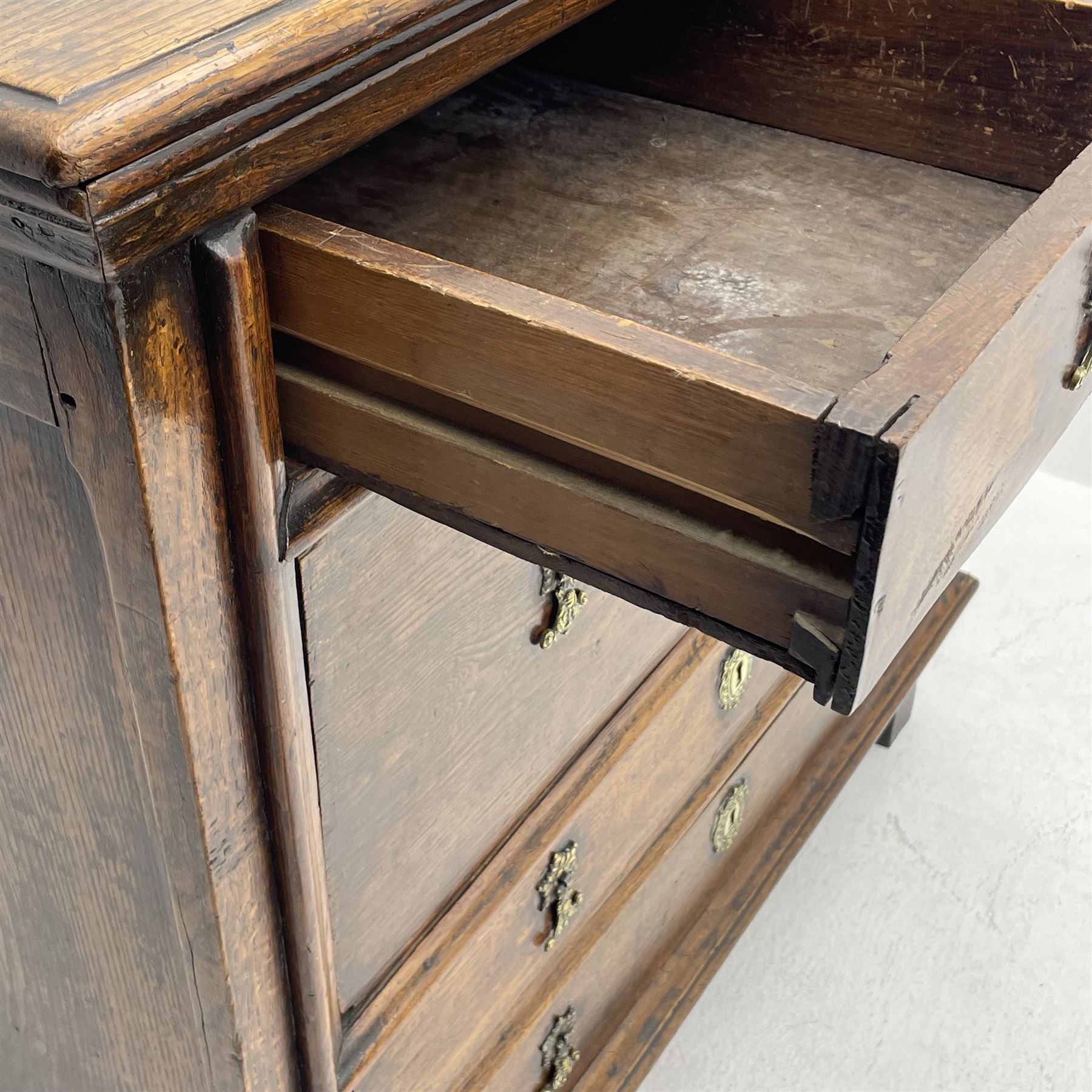 18th century oak chest - Image 5 of 5