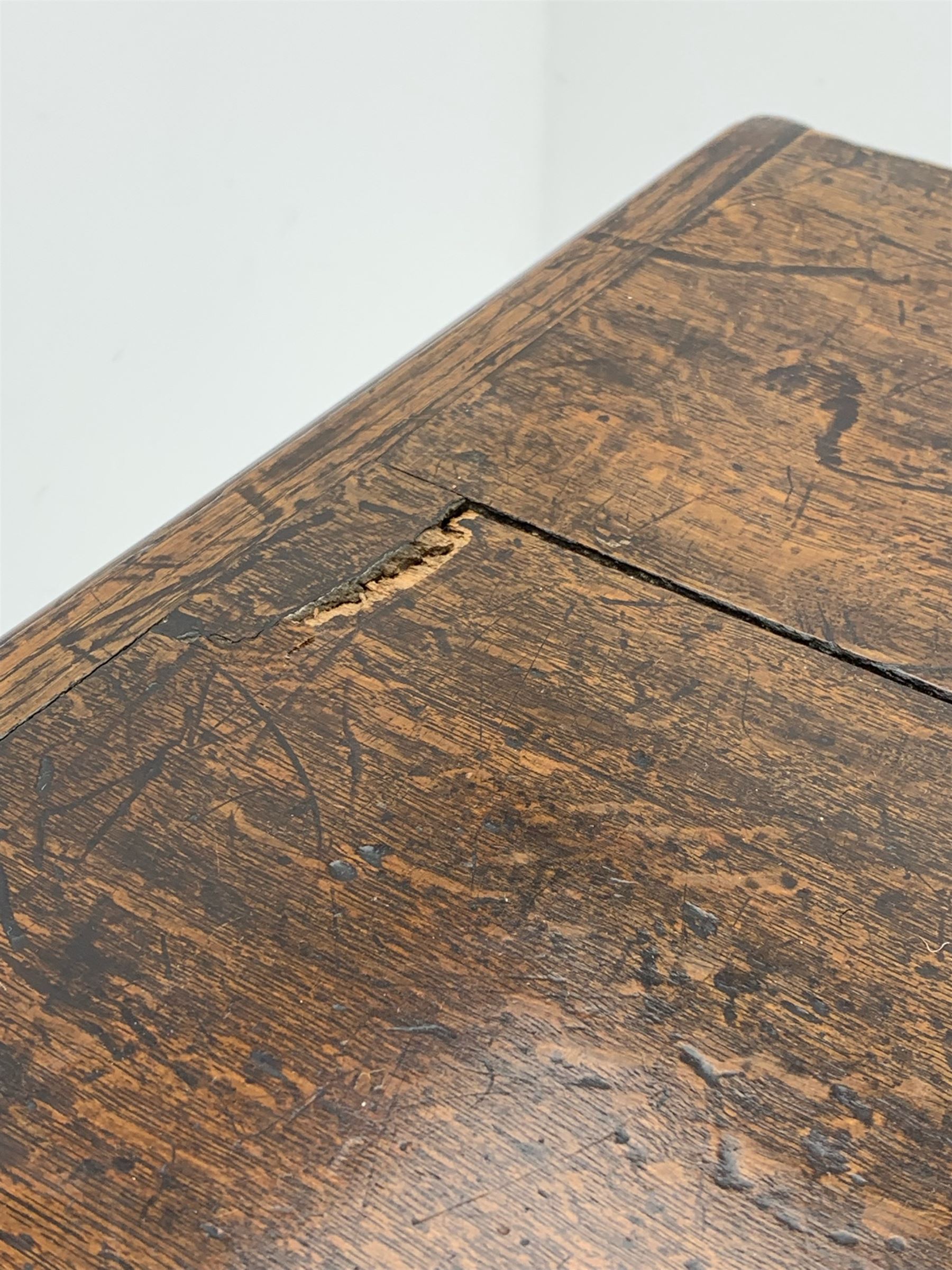 17th century oak joined table - Image 2 of 7