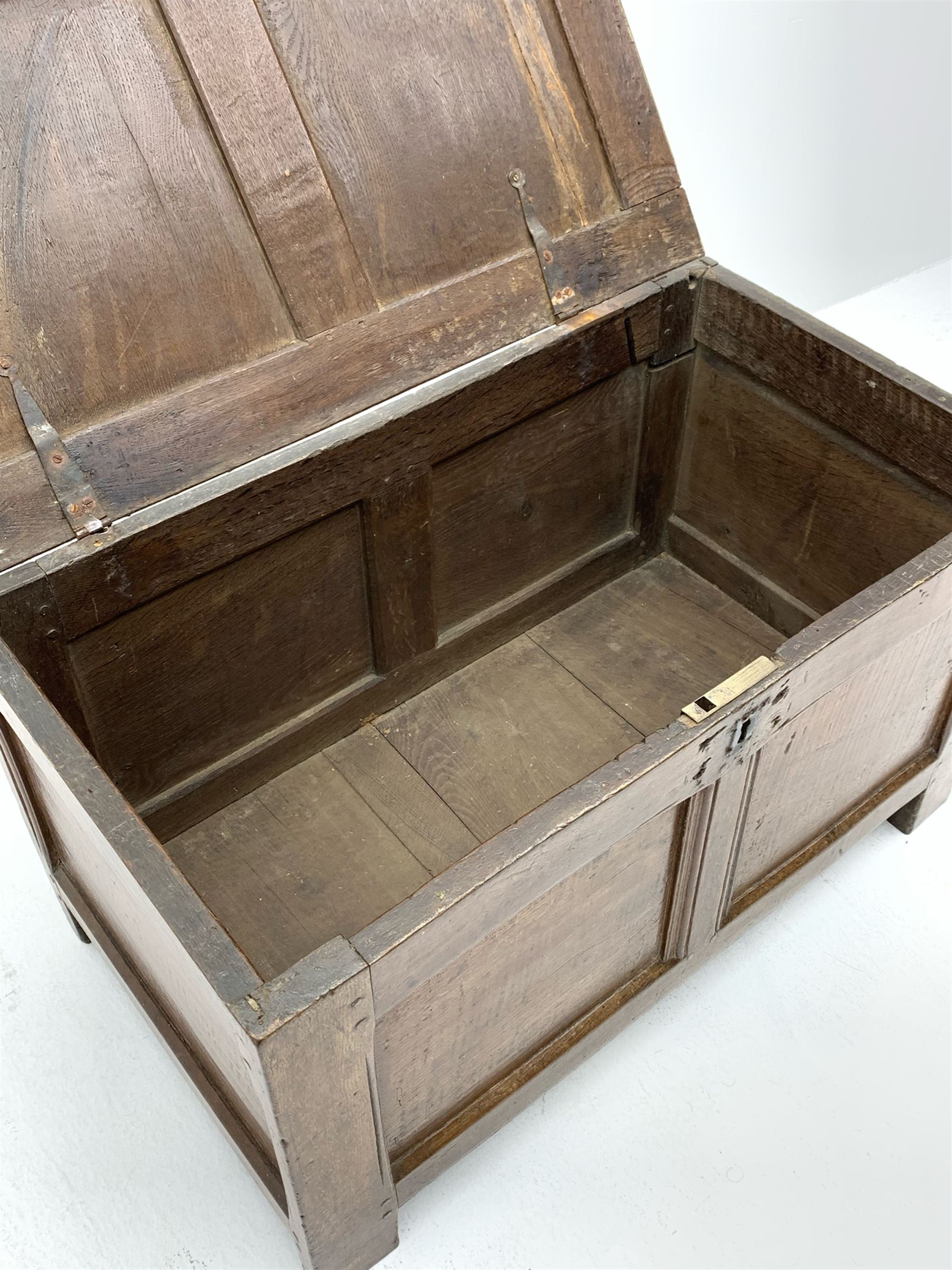 18th century oak blanket box - Image 3 of 3