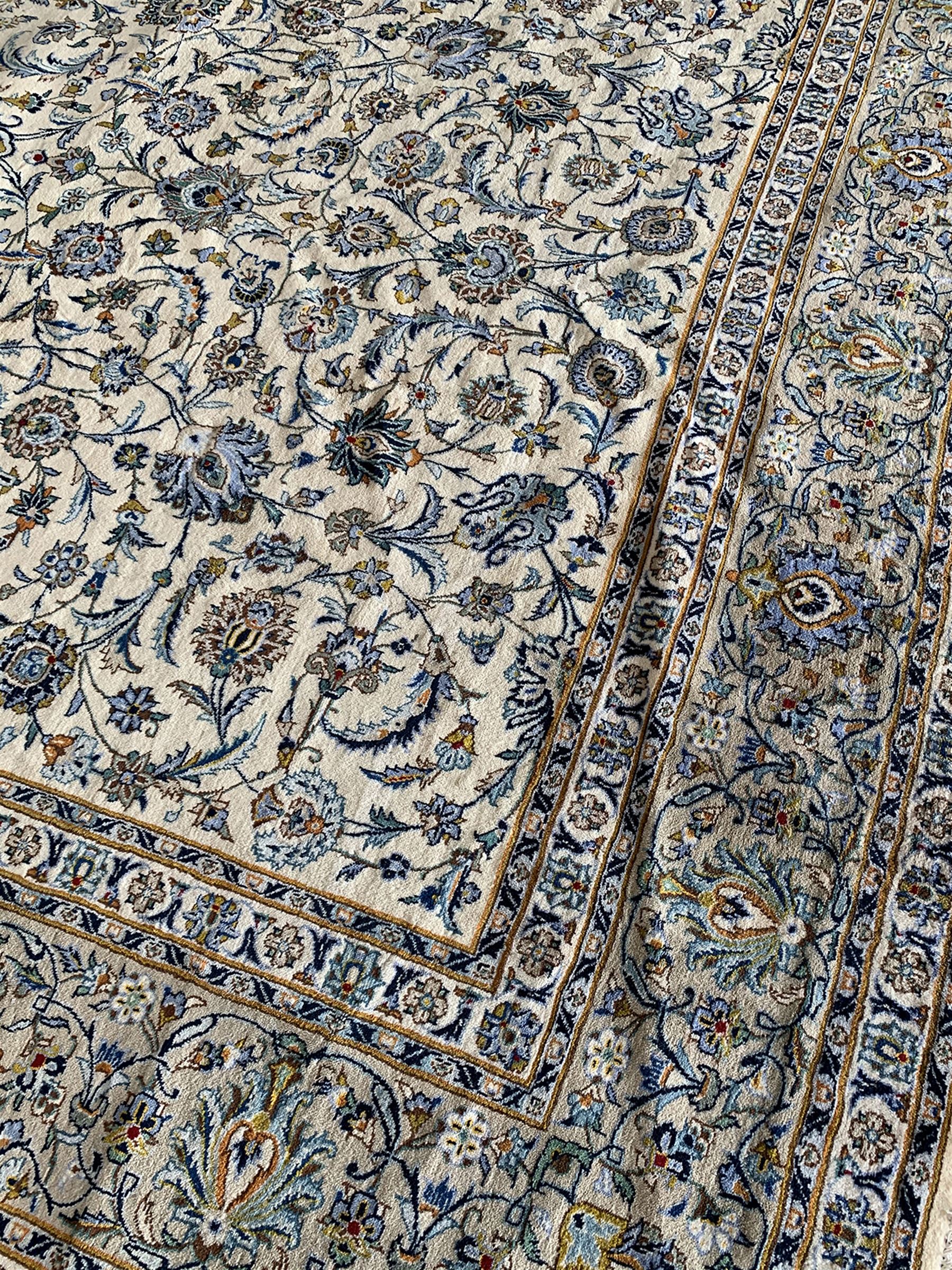 Large Fine Kashan carpet - Image 3 of 6
