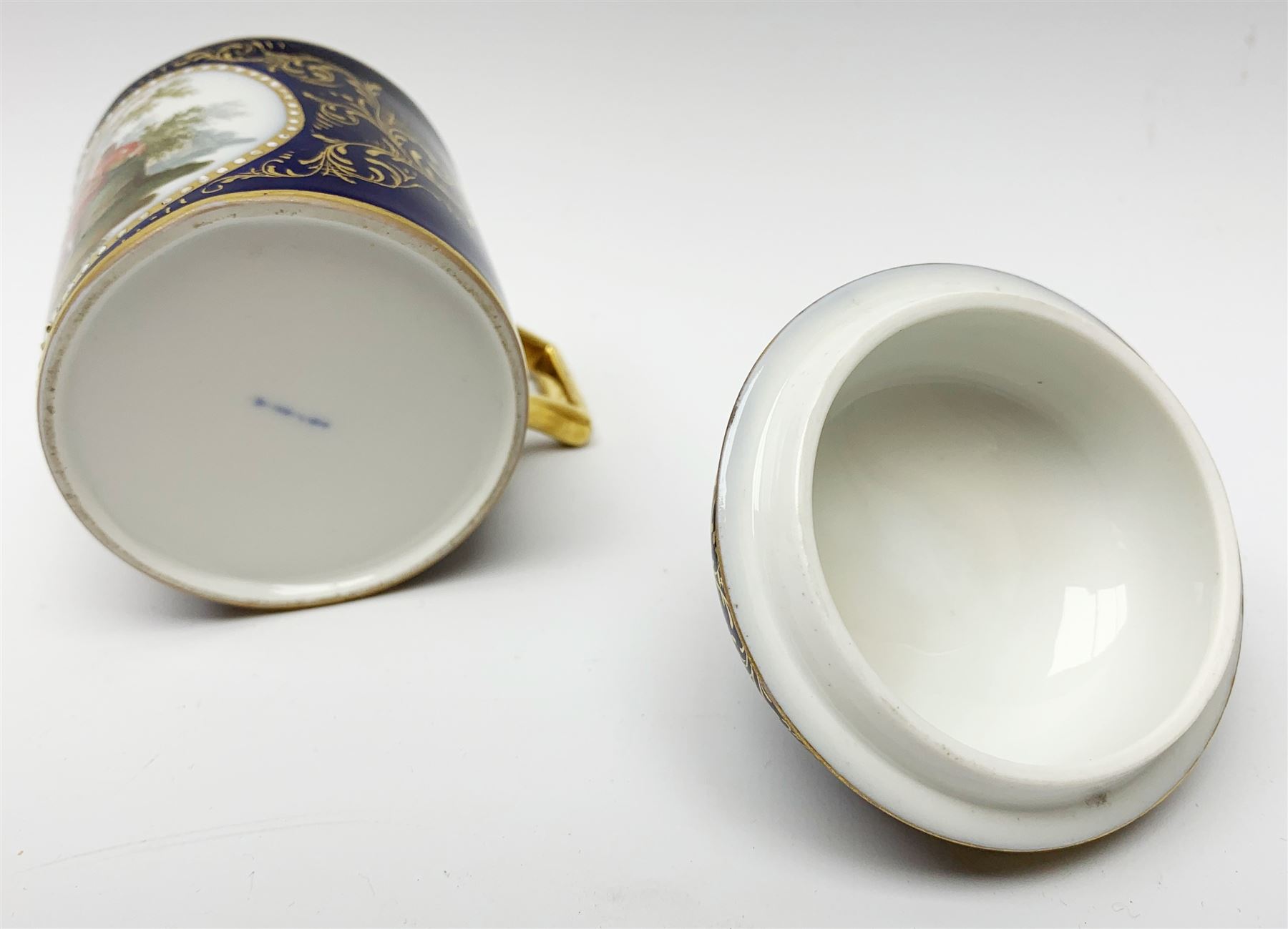 Berlin cabinet chocolate cup and saucer - Image 2 of 11