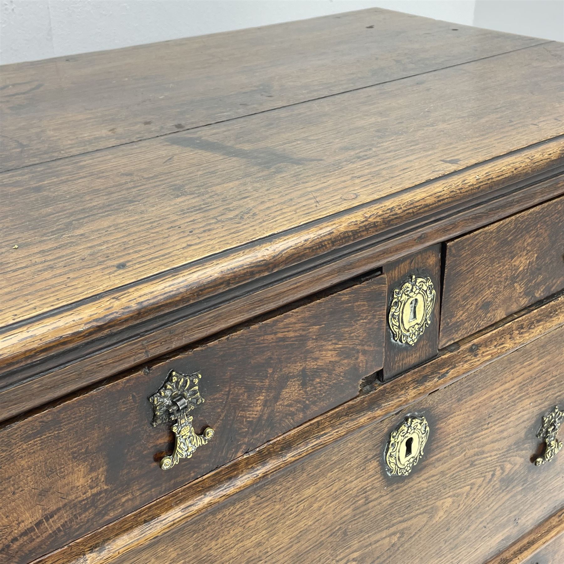 18th century oak chest - Image 4 of 5