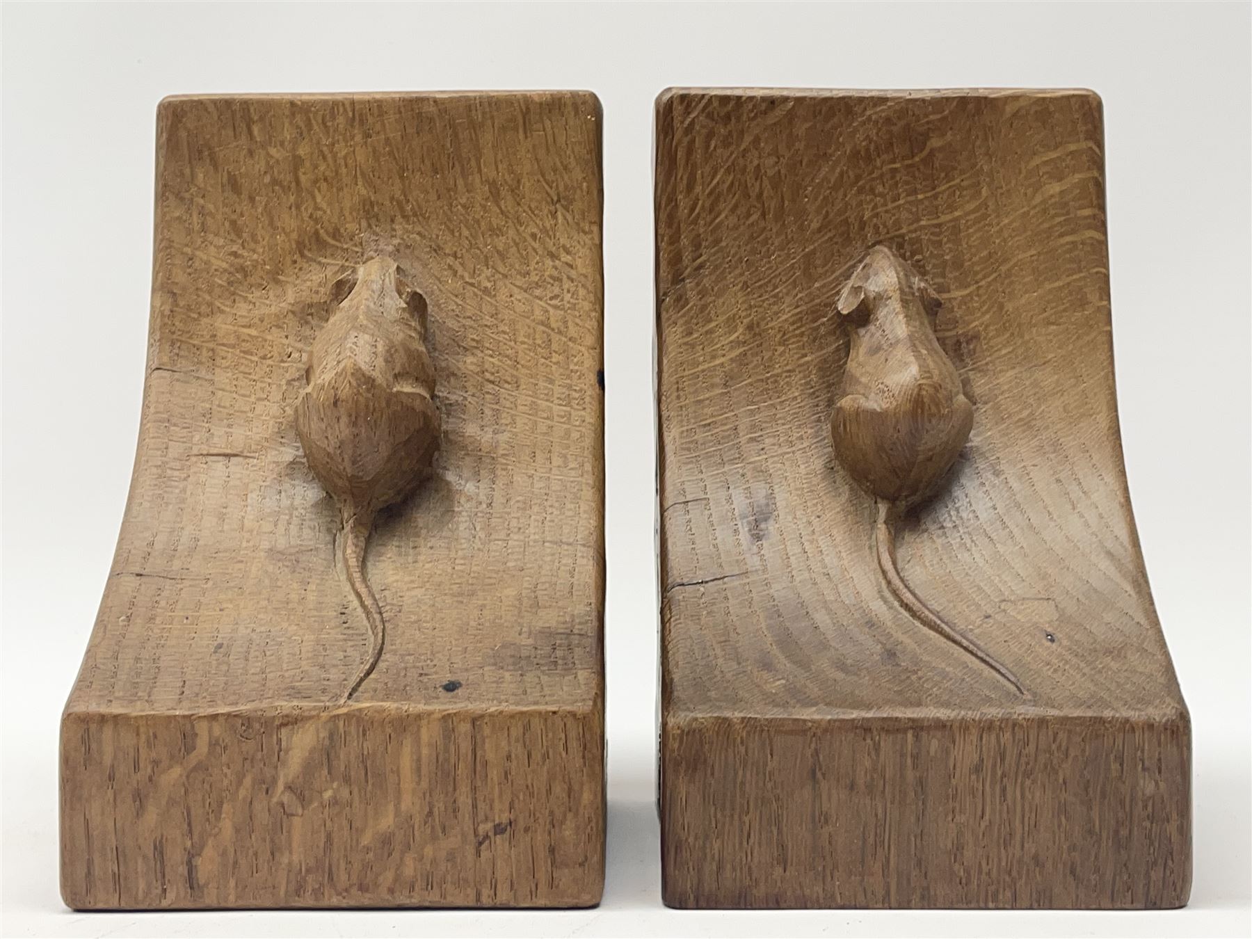 Pair 'Mouseman' tooled oak bookends carved with mouse signature - Image 2 of 4
