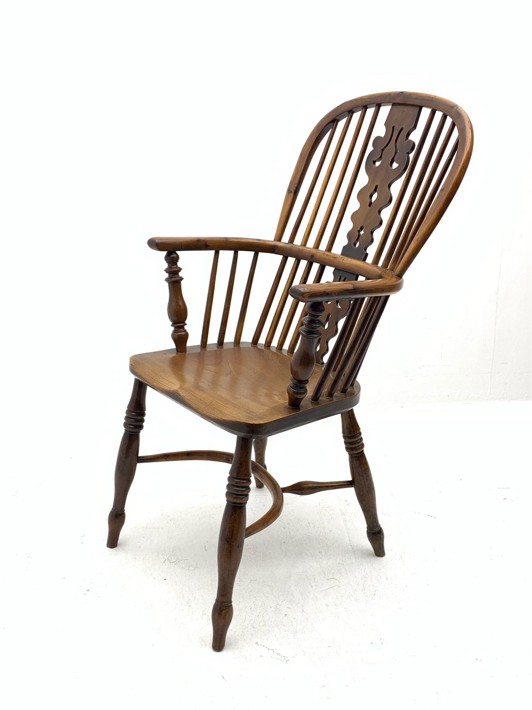 Early 19th century elm and yew wood double hoop Windsor armchair - Image 4 of 7