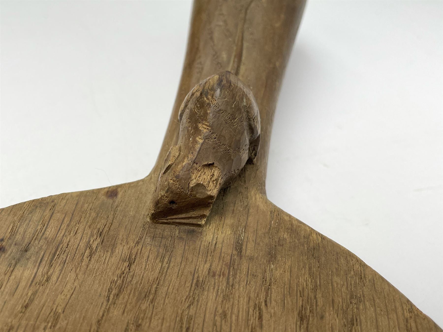 'Mouseman' oak cheeseboard - Image 3 of 6