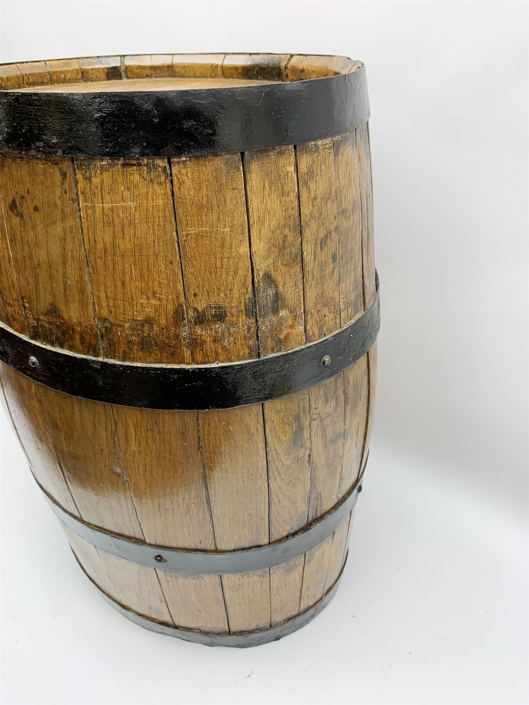 19th century oak and metal bound coopered barrel - Image 5 of 5