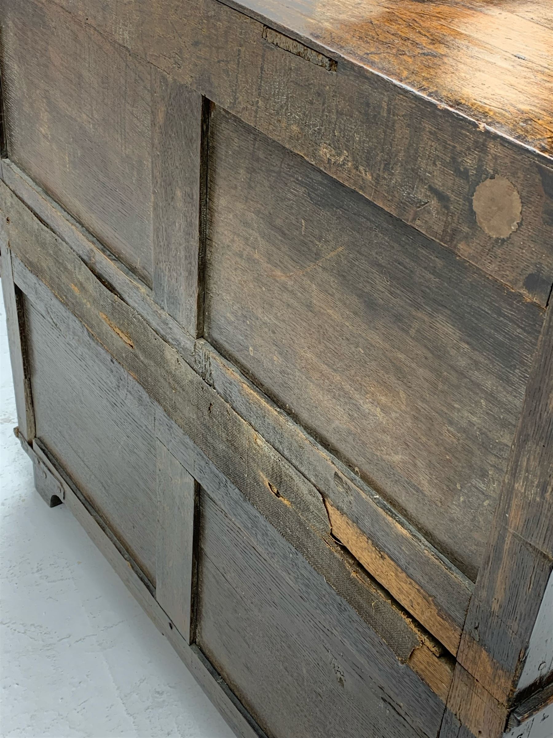 18th century oak chest - Image 4 of 6