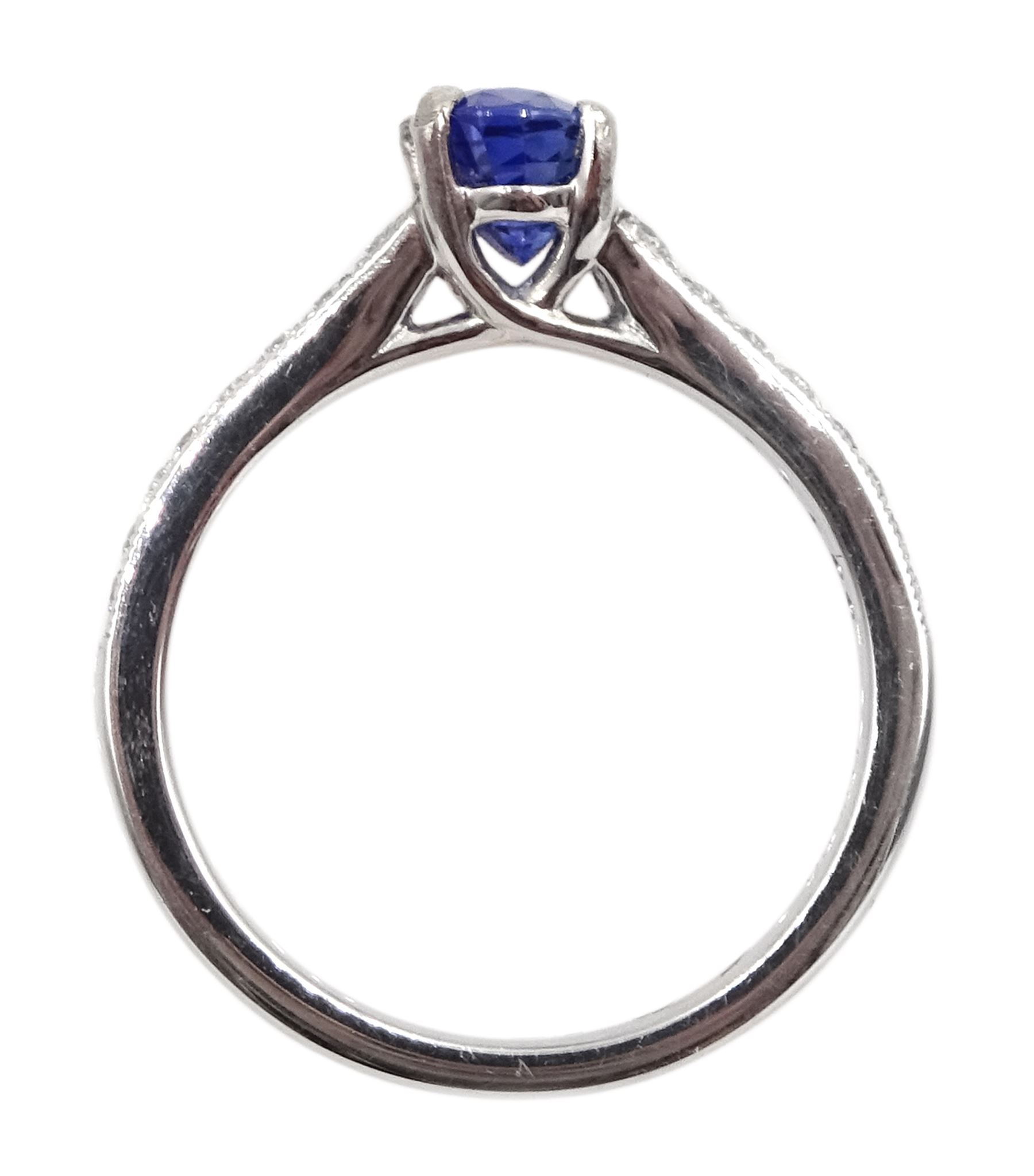 Platinum oval sapphire ring - Image 5 of 5