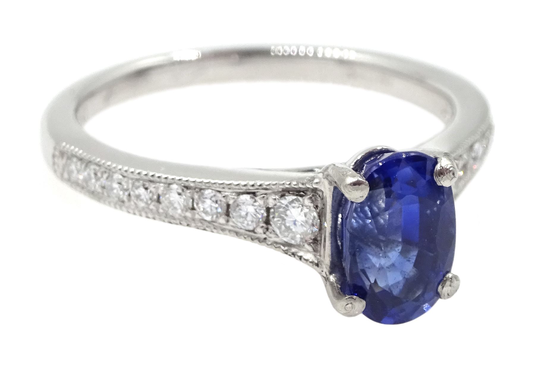 Platinum oval sapphire ring - Image 3 of 5