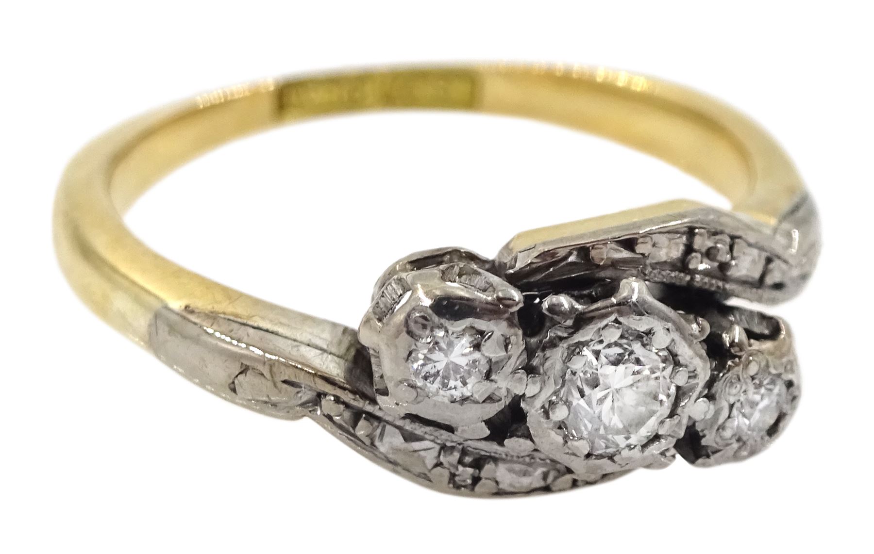 Gold three stone diamond ring - Image 3 of 4