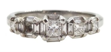 18ct gold graduating princess cut diamond ring