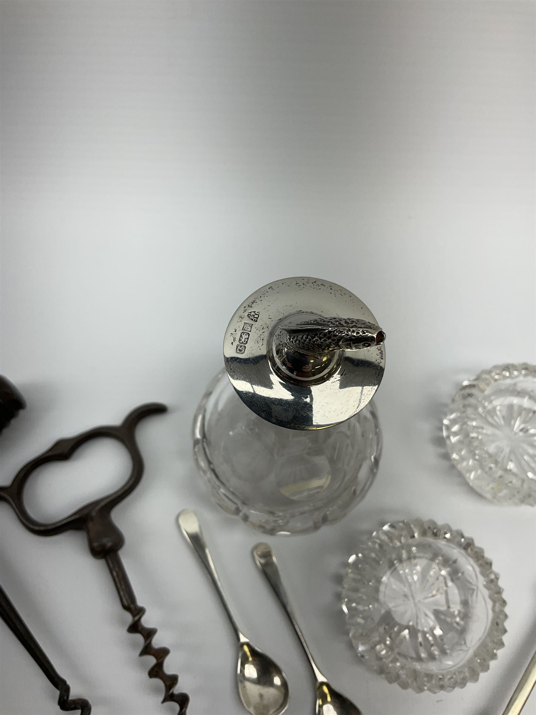 A small glass bottle with silver mounted cover with finial modelled in the form of a fish - Image 3 of 3