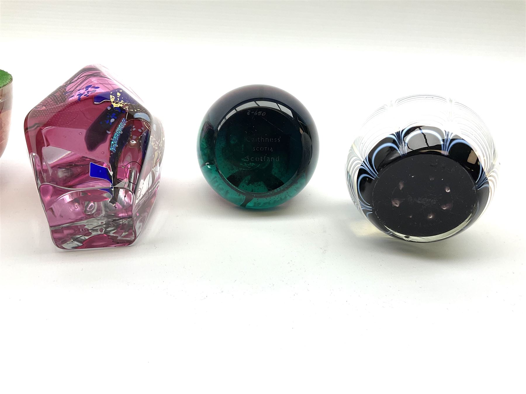 Collection of paperweights - Image 3 of 4