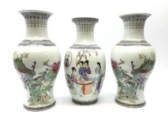 A pair of modern Chinese vases