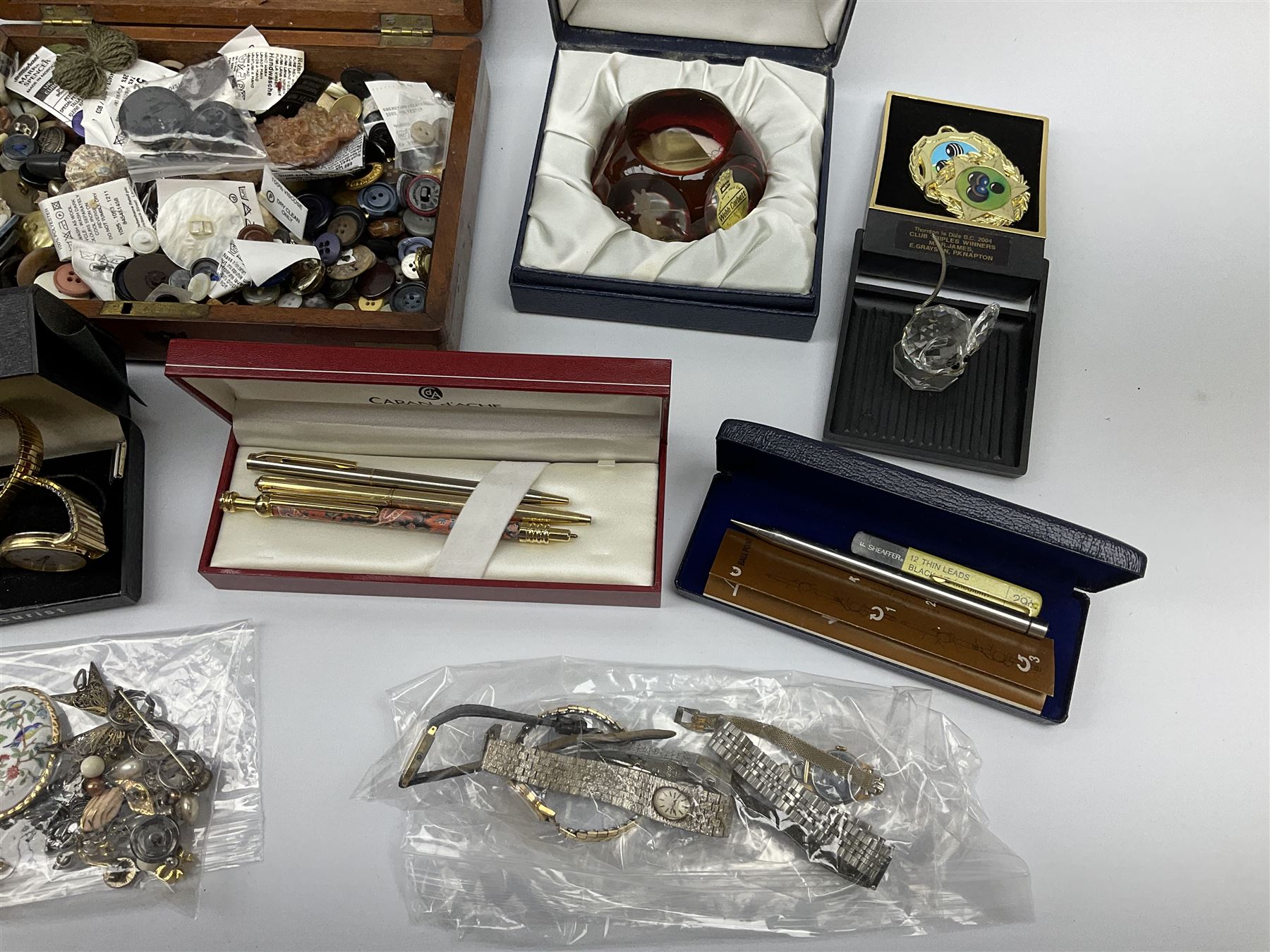 A collection of Vintage and later costume jewellery and wrist watches - Image 3 of 5
